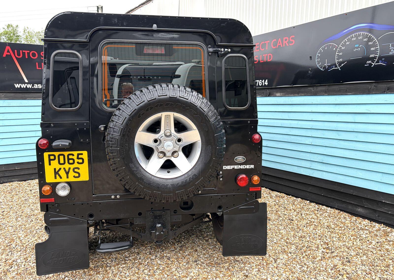 Land Rover Defender view 26