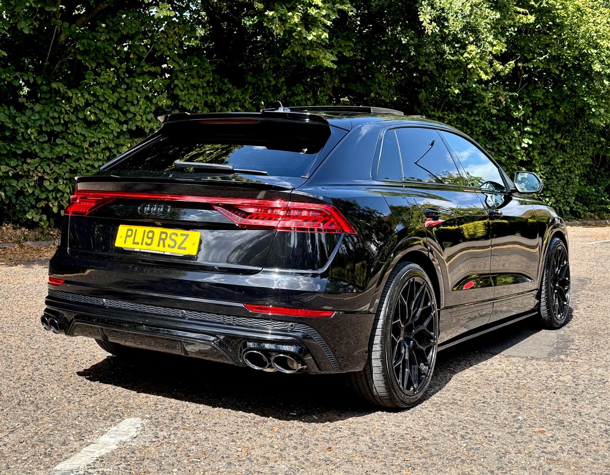 Audi Q8 view 11
