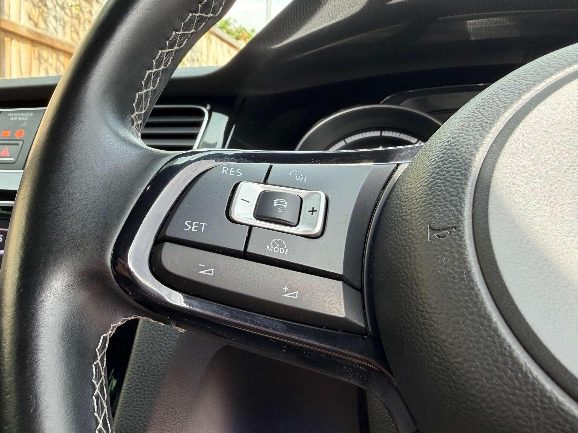 Volkswagen Golf view 23