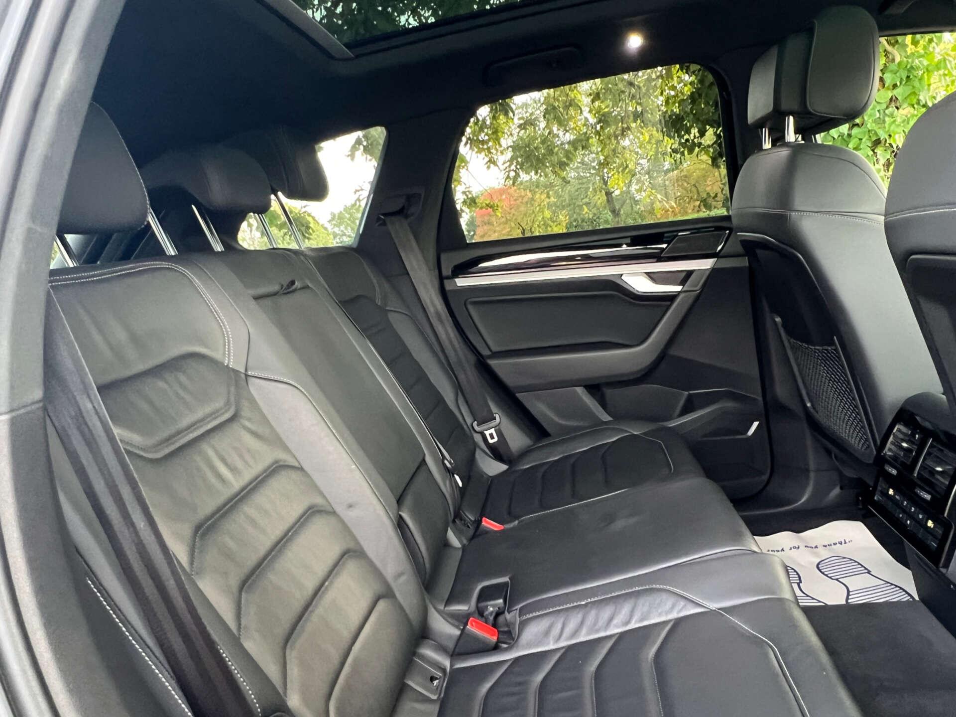 Volkswagen Touareg view 23