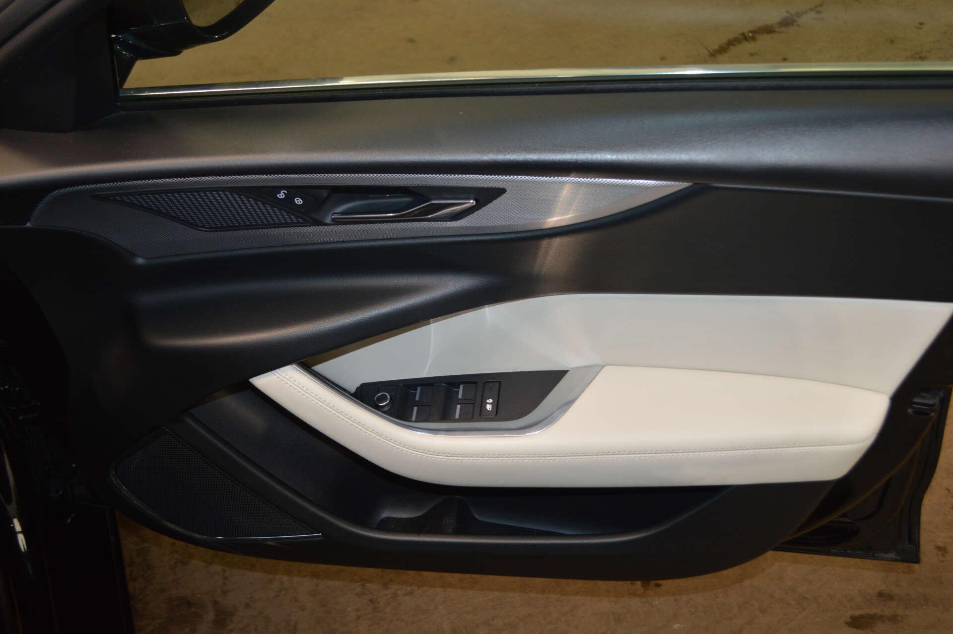 Jaguar Xe view 26