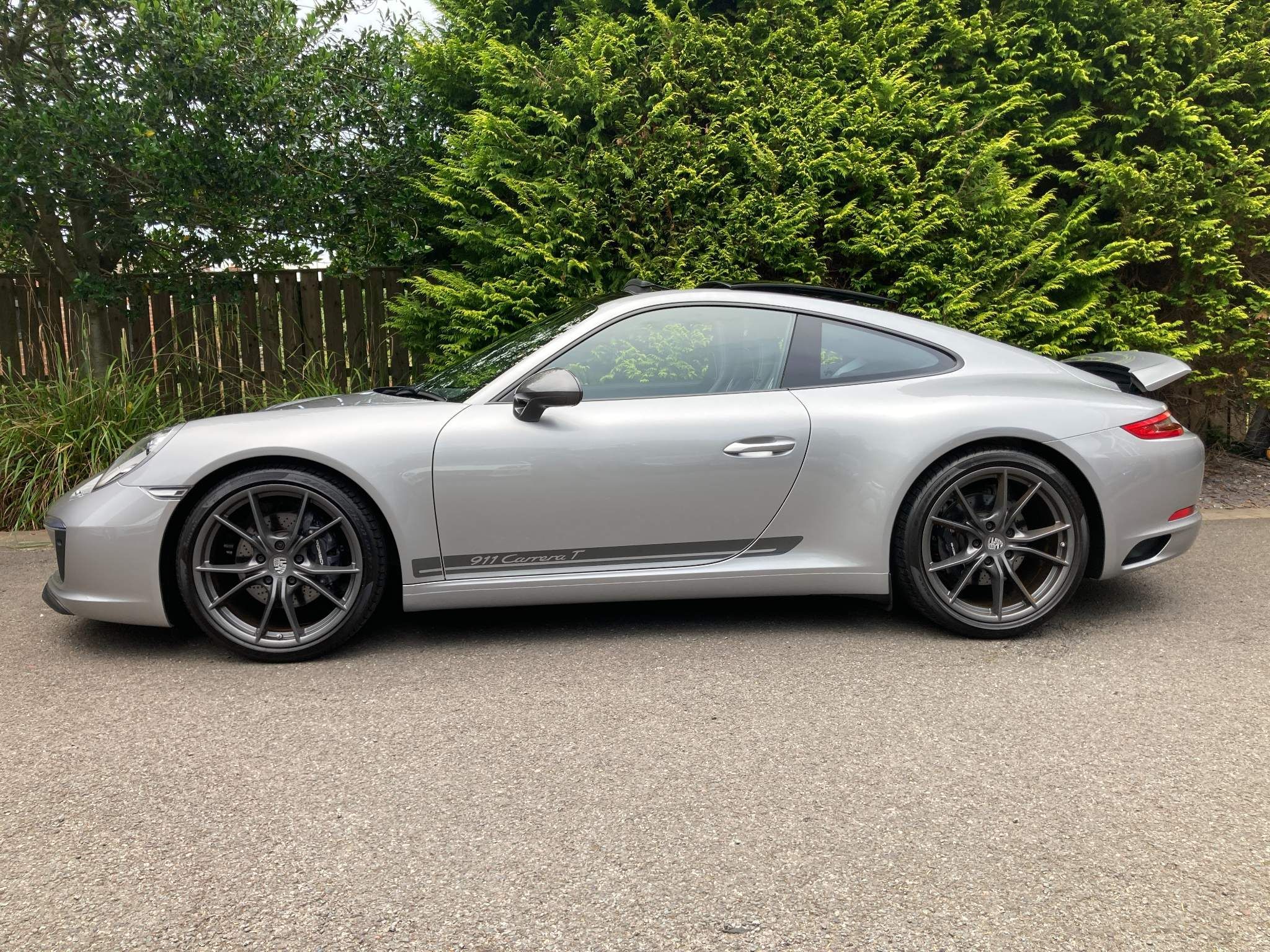 Porsche 911 view 8