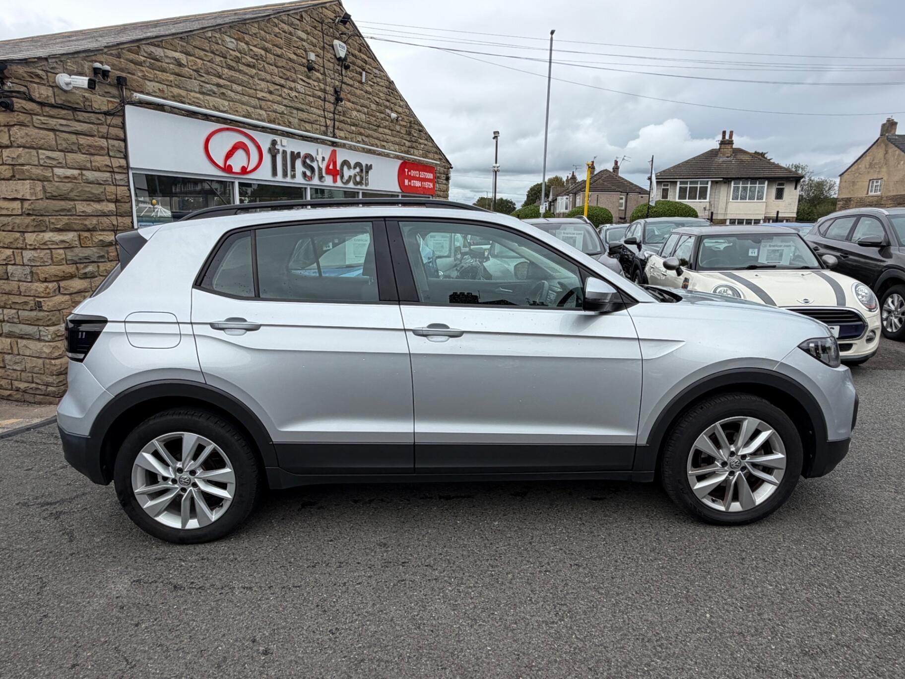 Volkswagen T-Cross view 8
