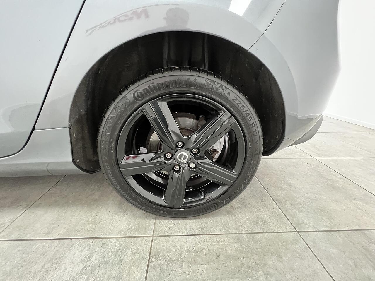 Volvo V40 view 20
