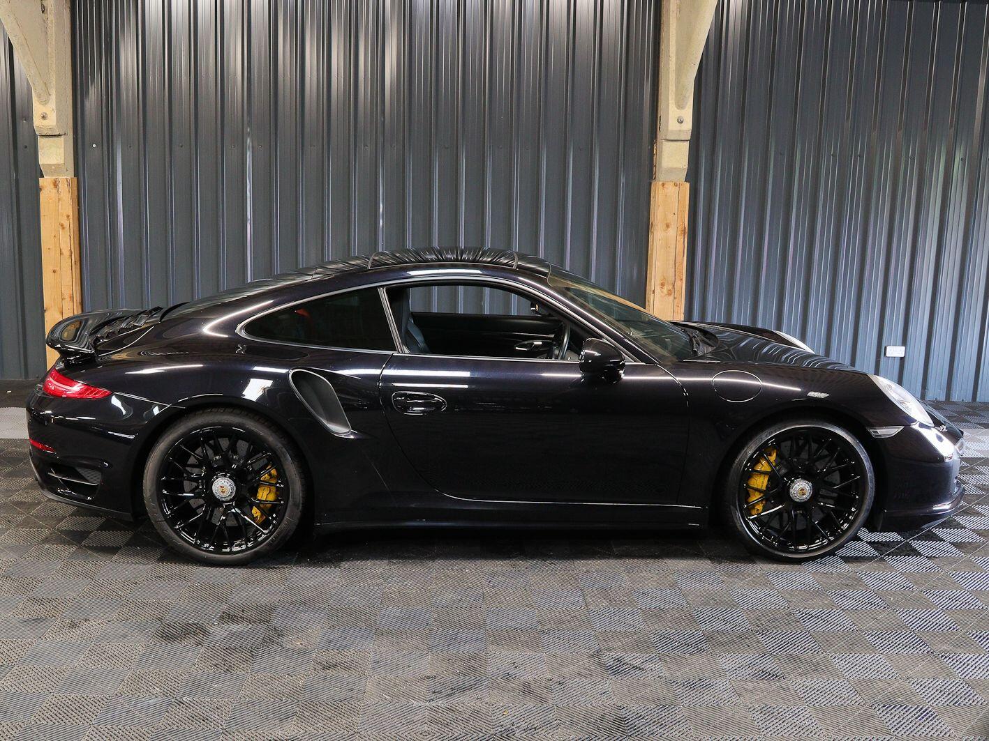 Porsche 911 view 23