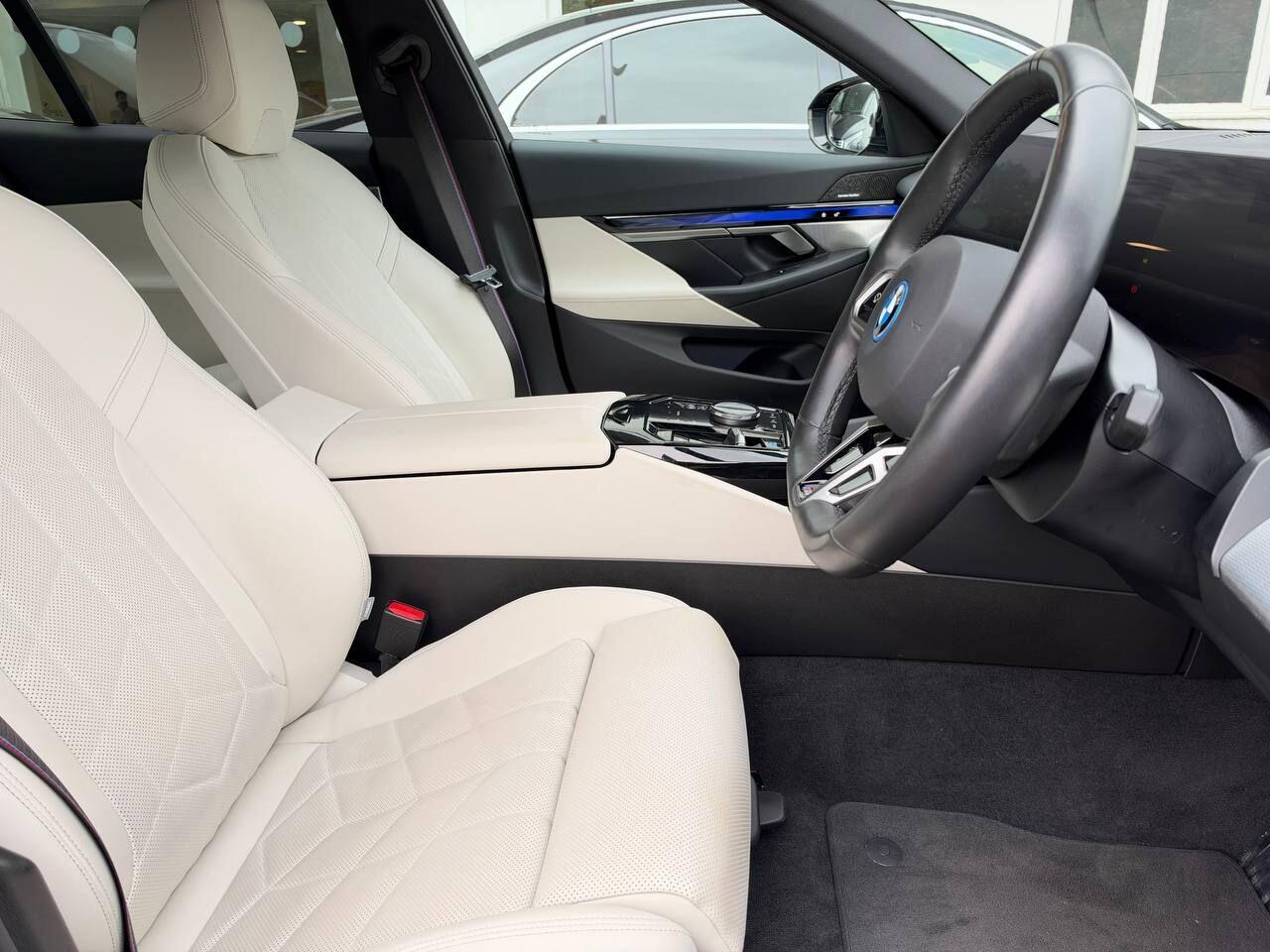 BMW i5 view 12