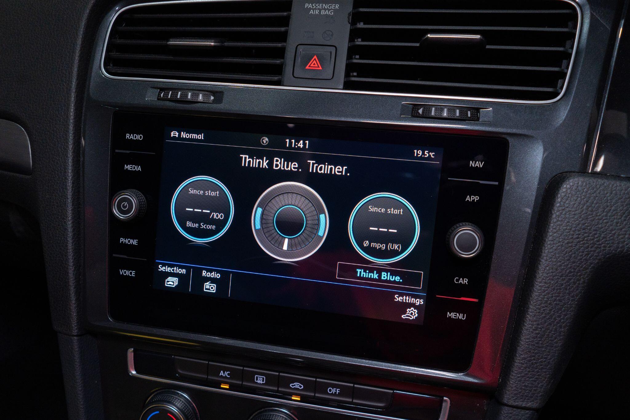 Volkswagen Golf view 21