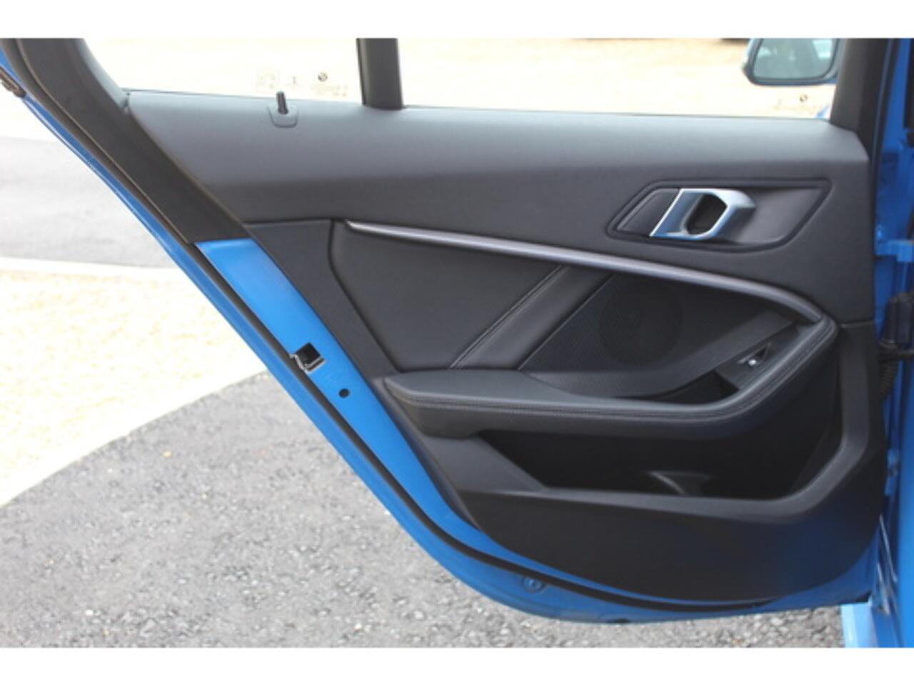 BMW 1 Series view 33