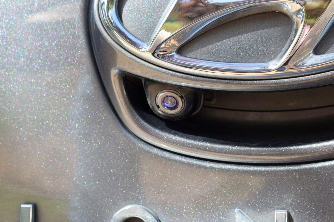 Hyundai Ioniq view 10