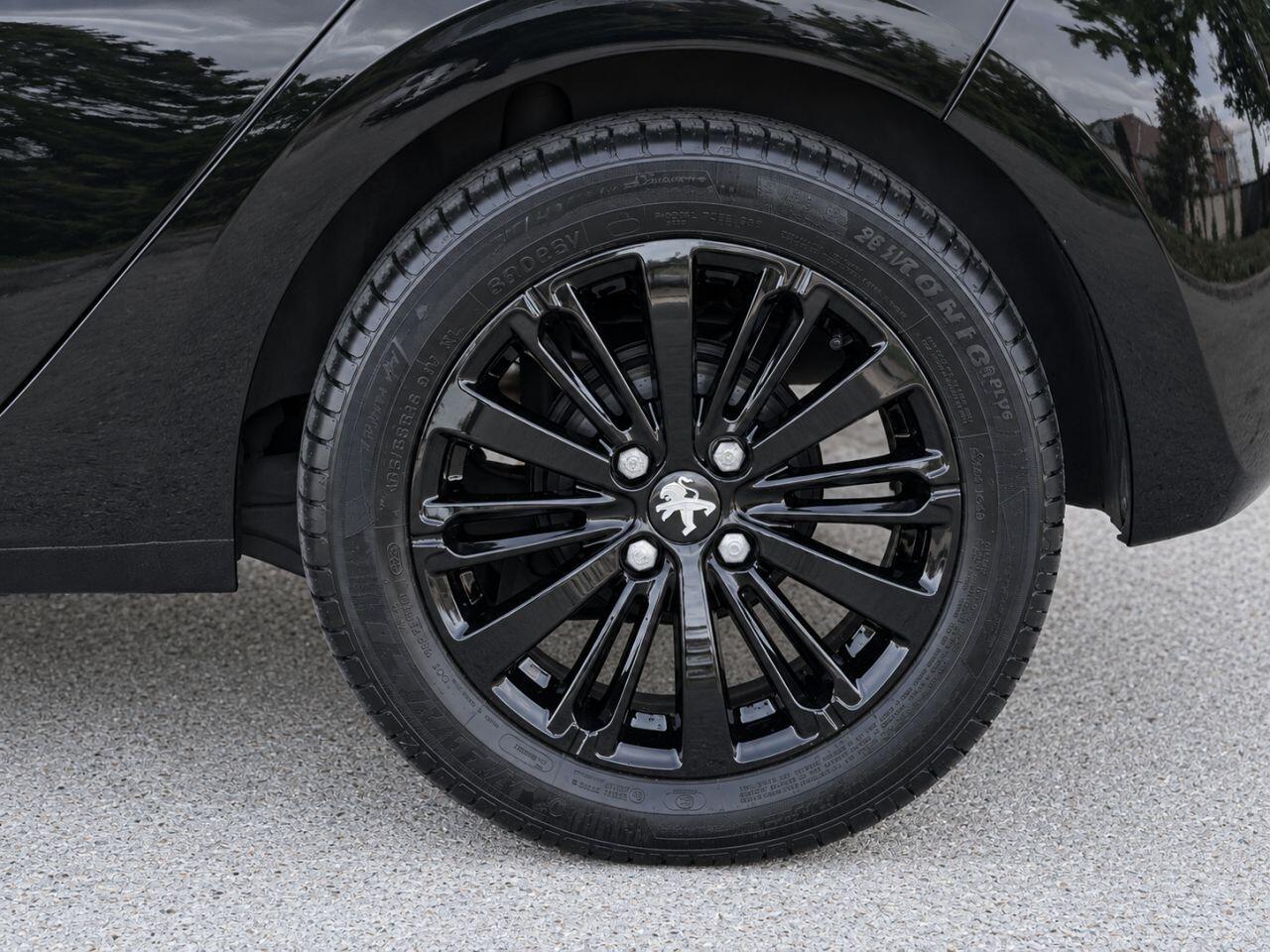 Peugeot 208 view 10