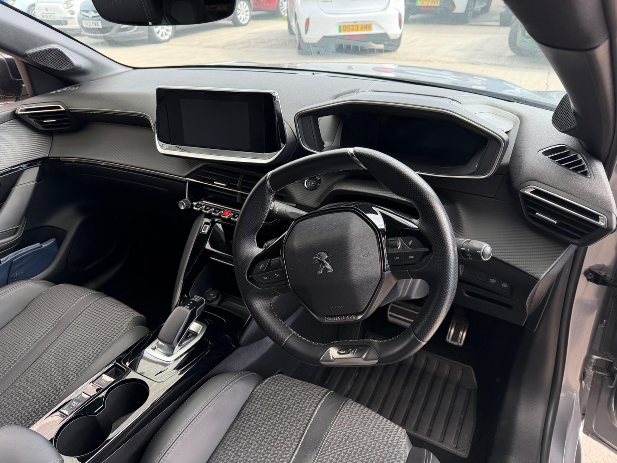 Peugeot E-208 view 15