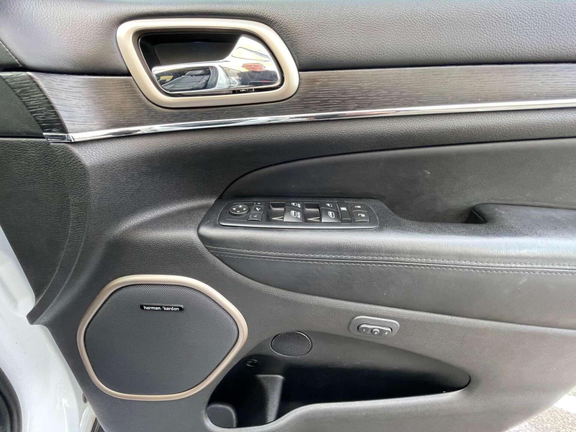 Jeep Grand Cherokee view 26