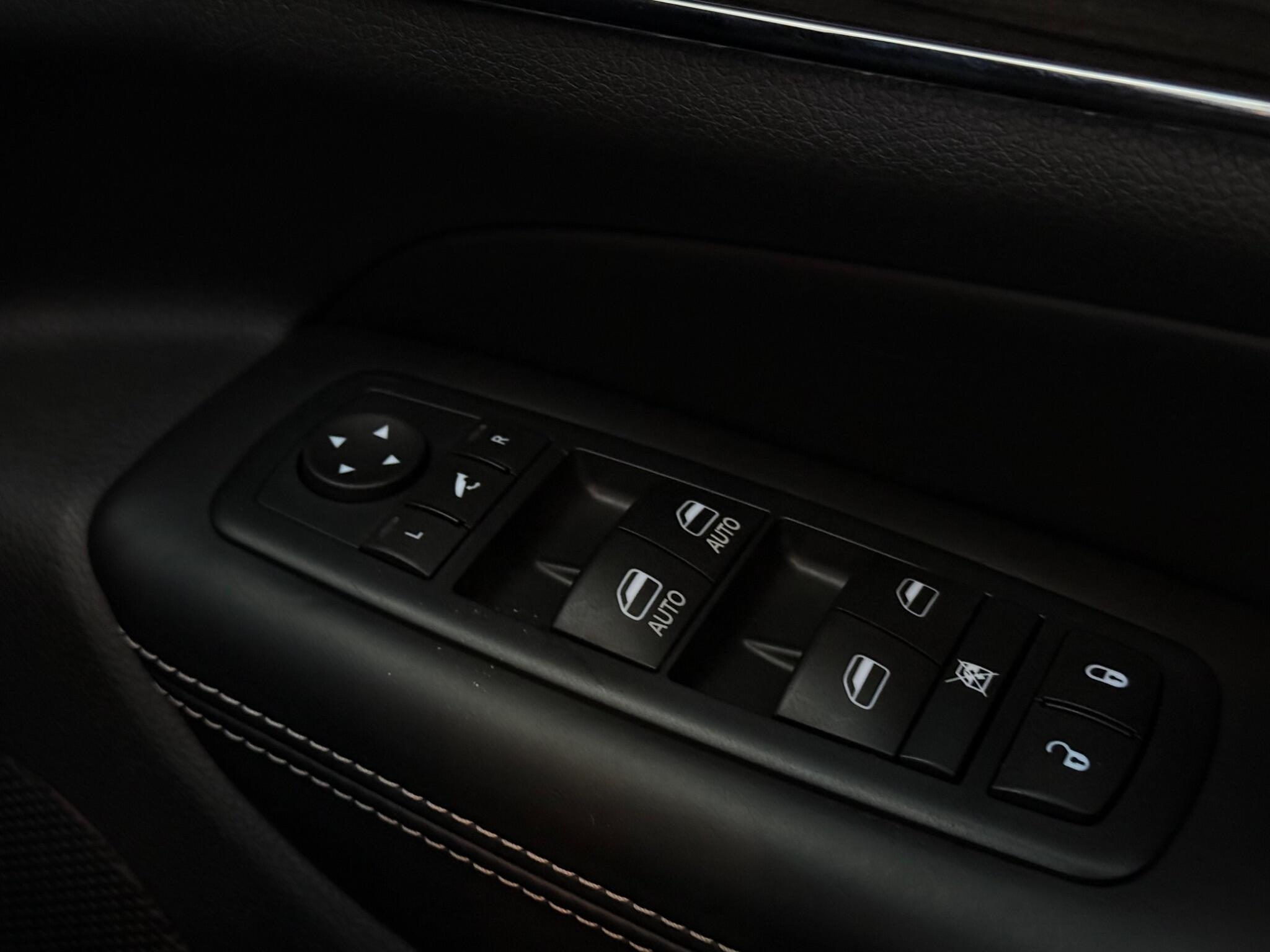 Jeep Grand Cherokee view 18