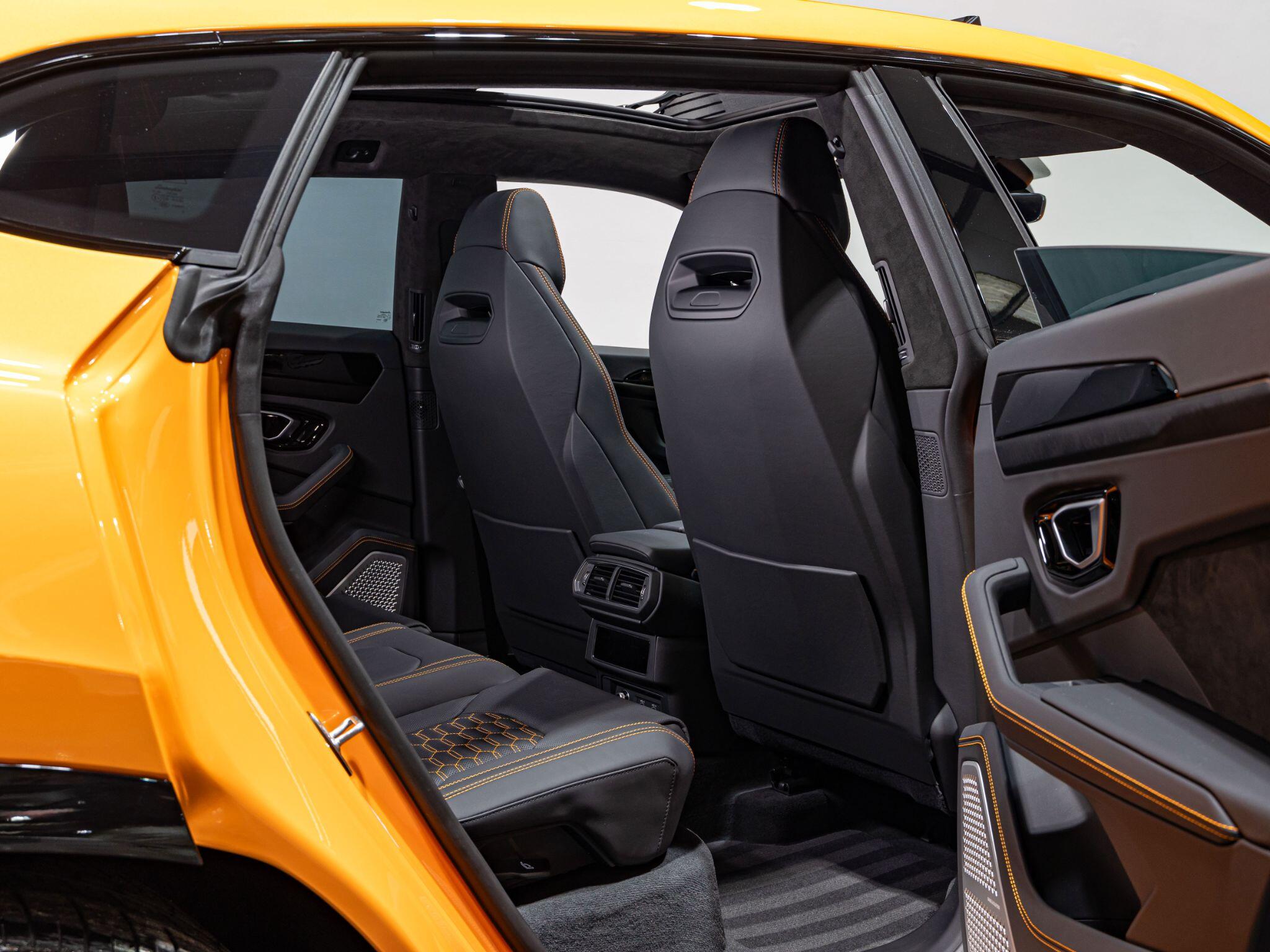 Lamborghini Urus view 16