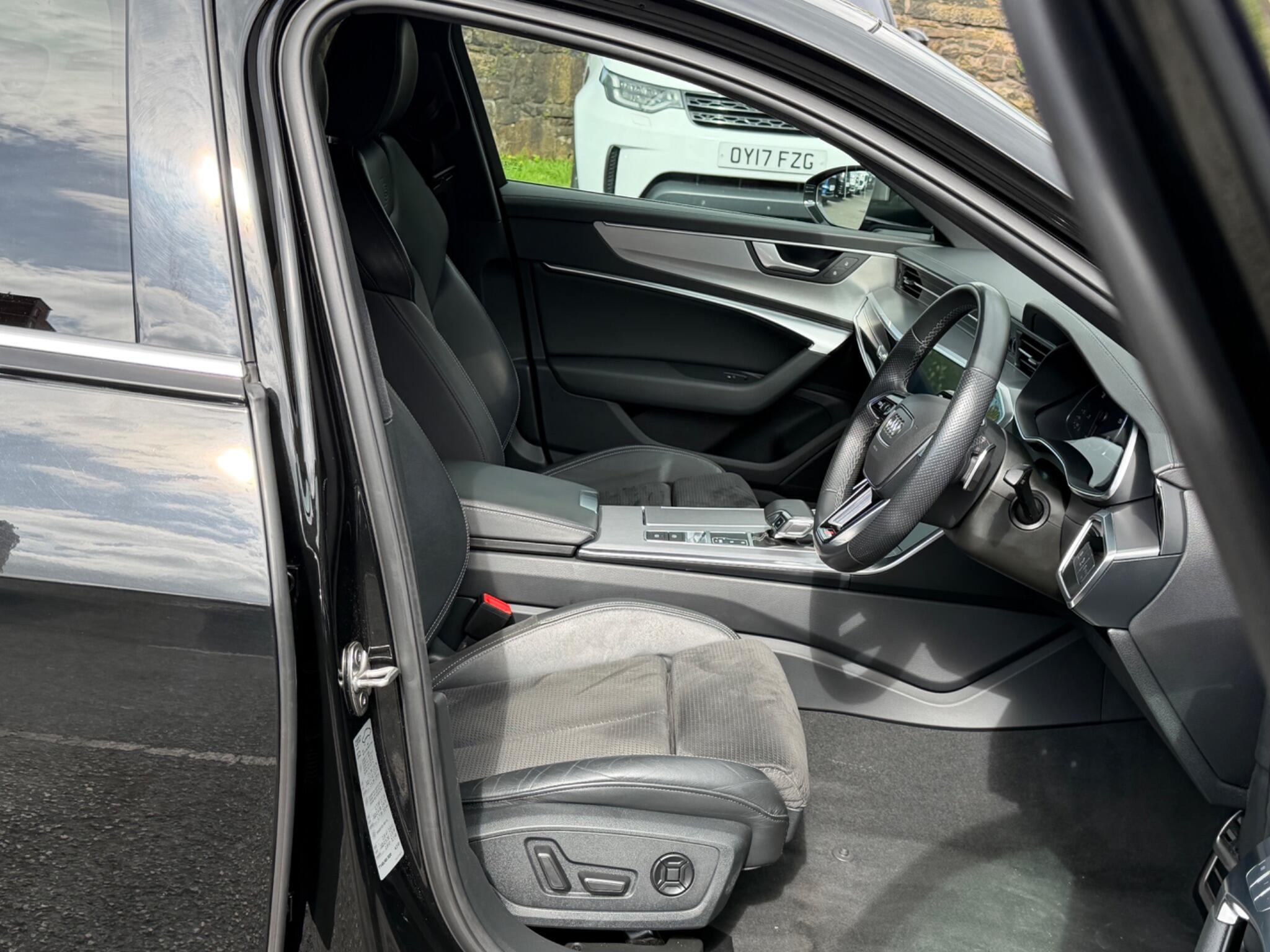 Audi A6 view 14