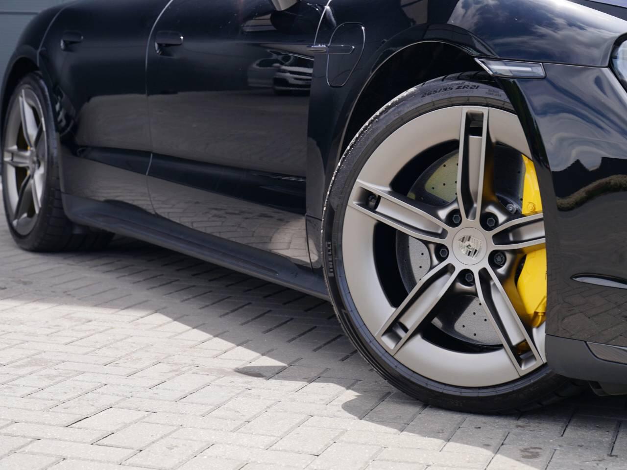Porsche Taycan view 51