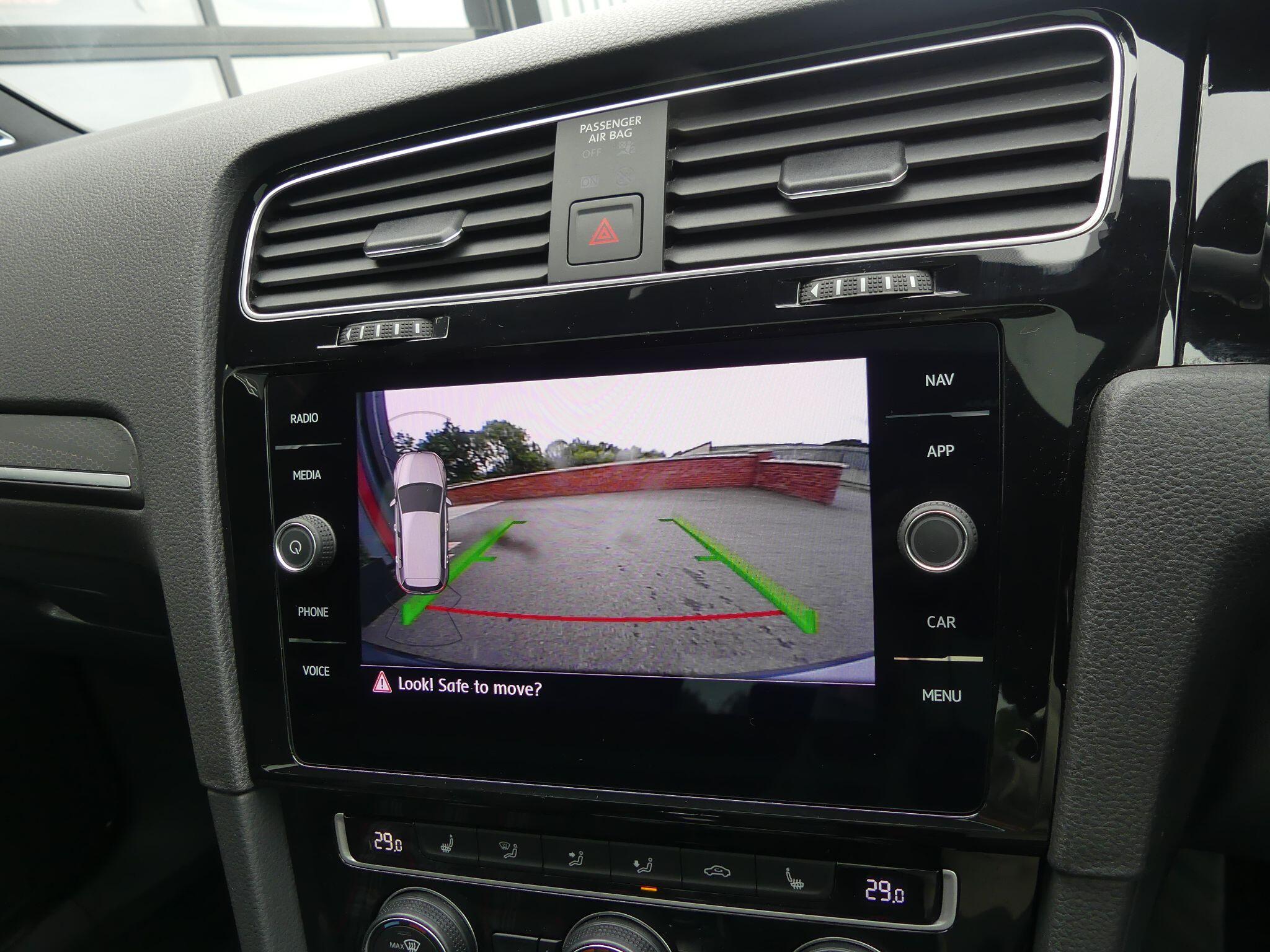 Volkswagen Golf view 19