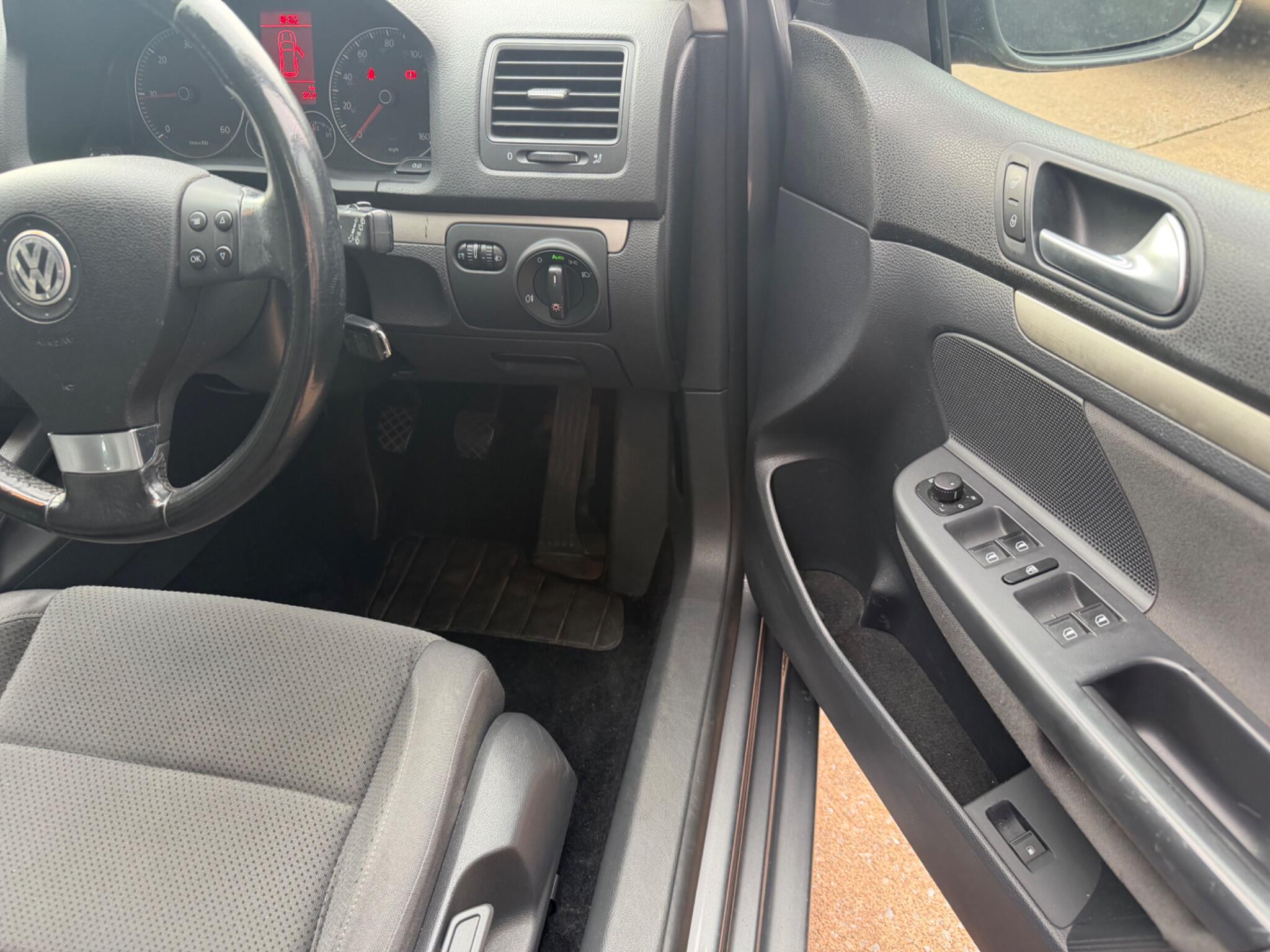 Volkswagen Golf view 3
