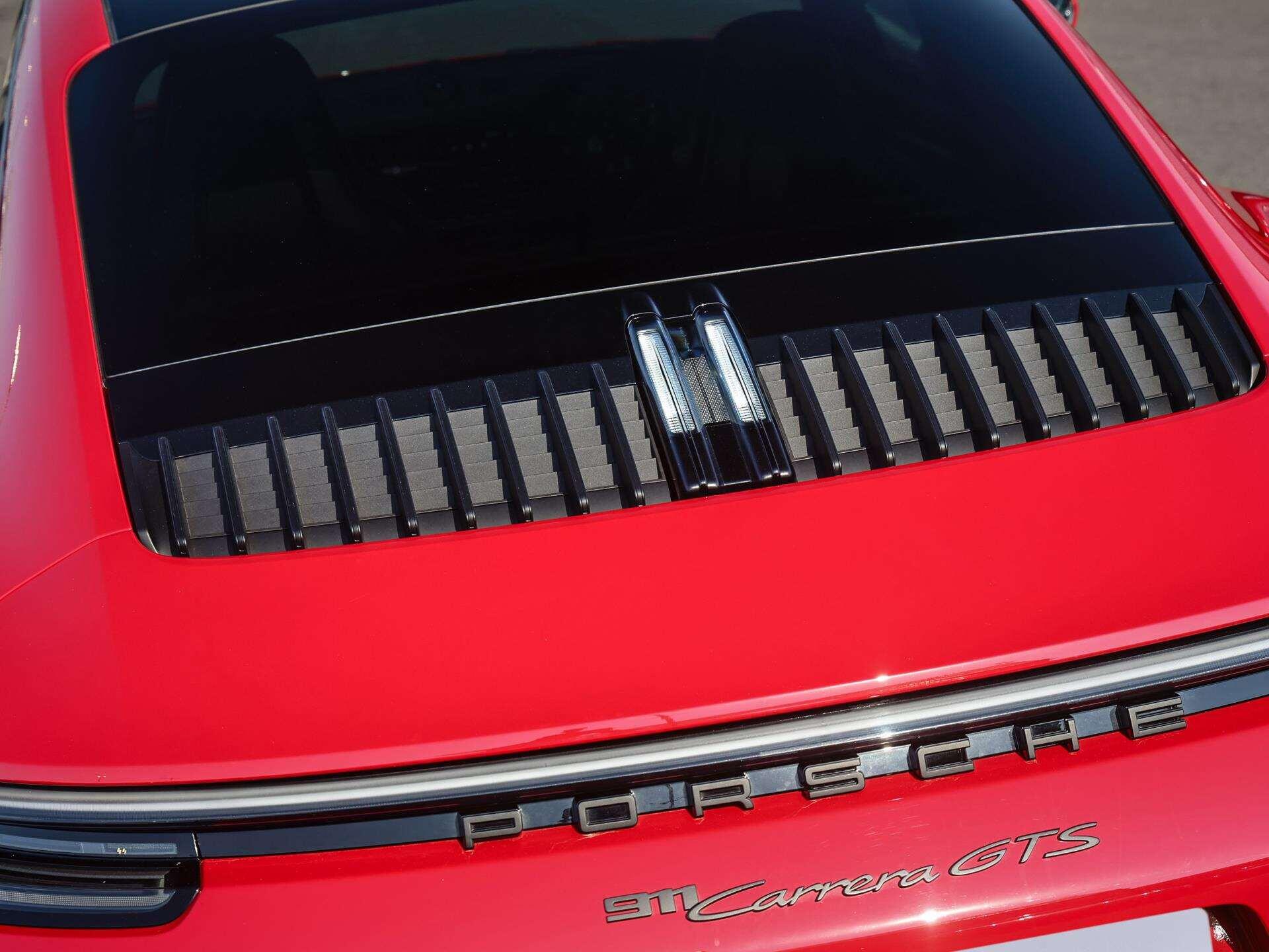 Porsche 911 view 30