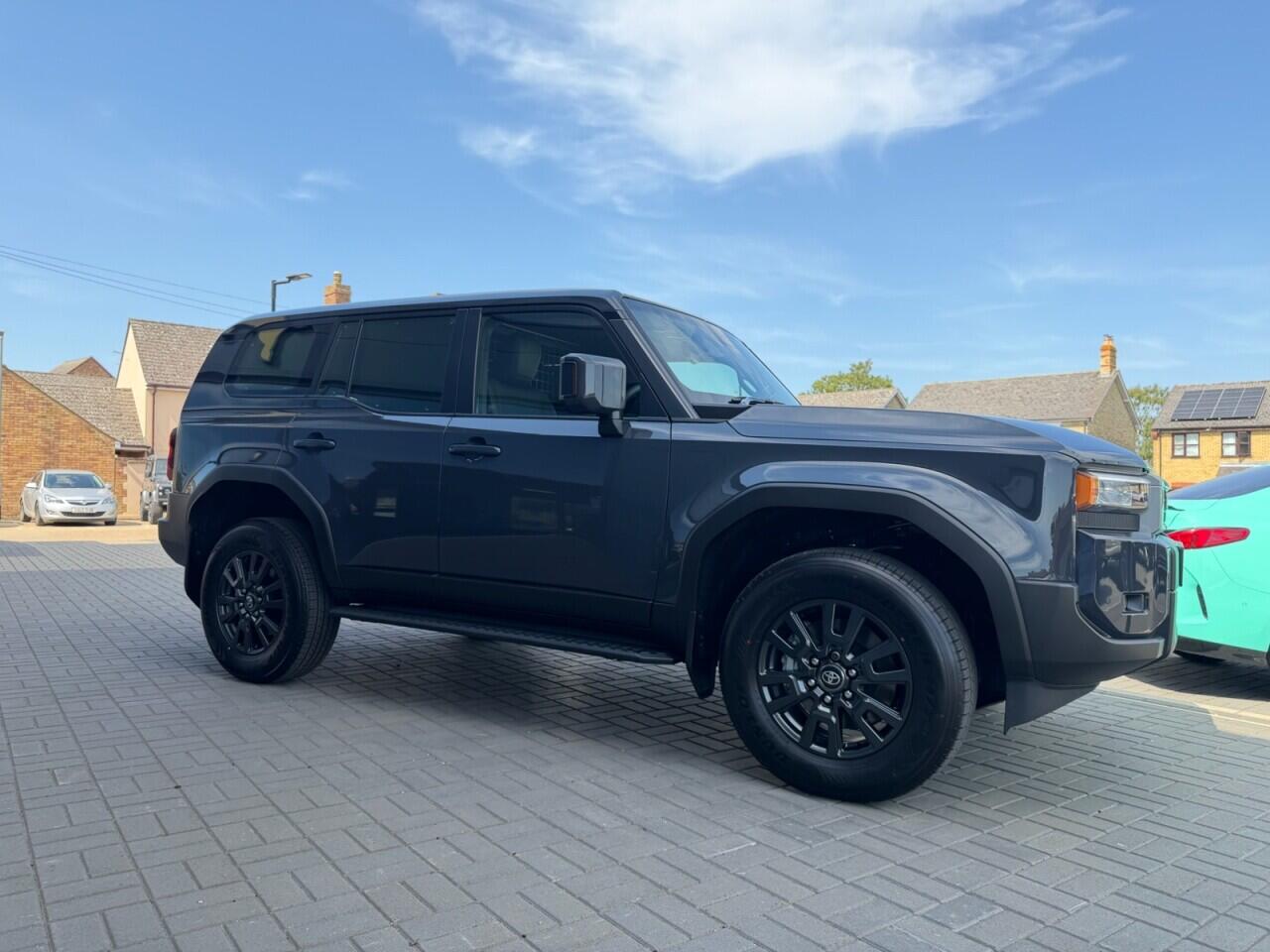 Toyota Land Cruiser view 5