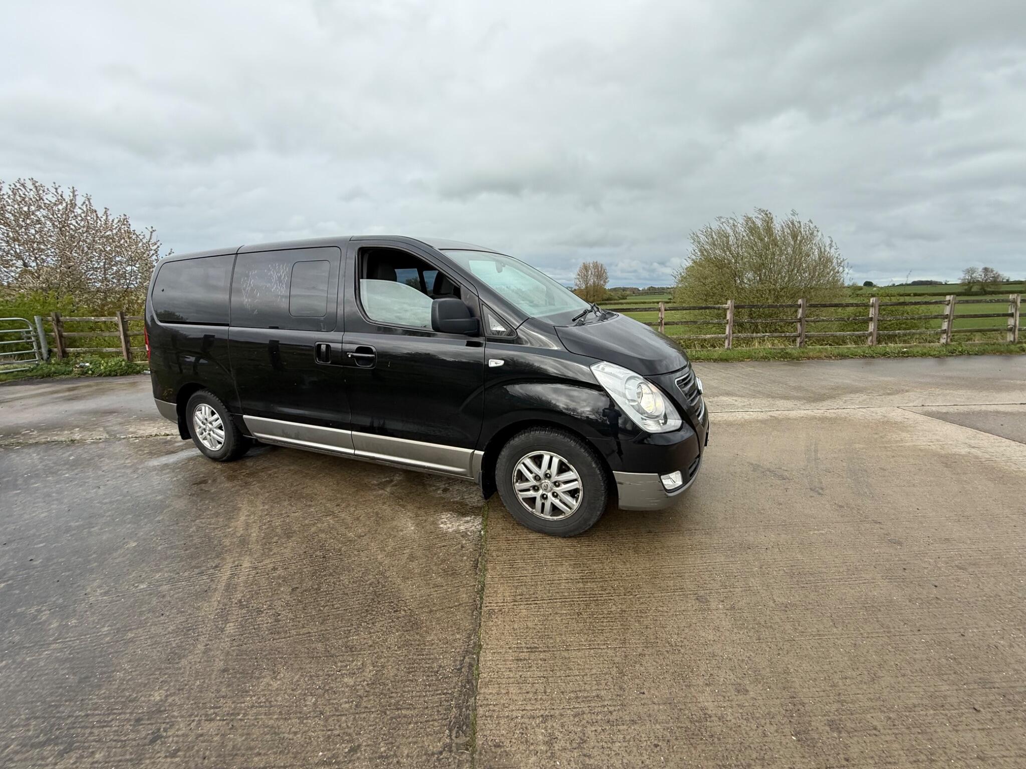Hyundai i800 2.5 CRDi SE Auto Euro 6 5dr — photo 48 of 100