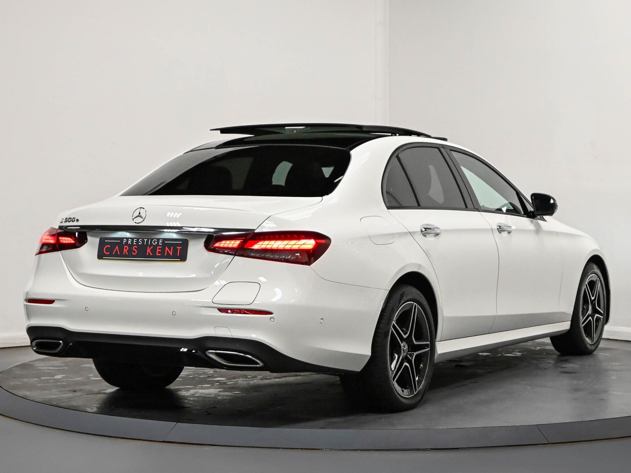 Mercedes-Benz E-Class view 26