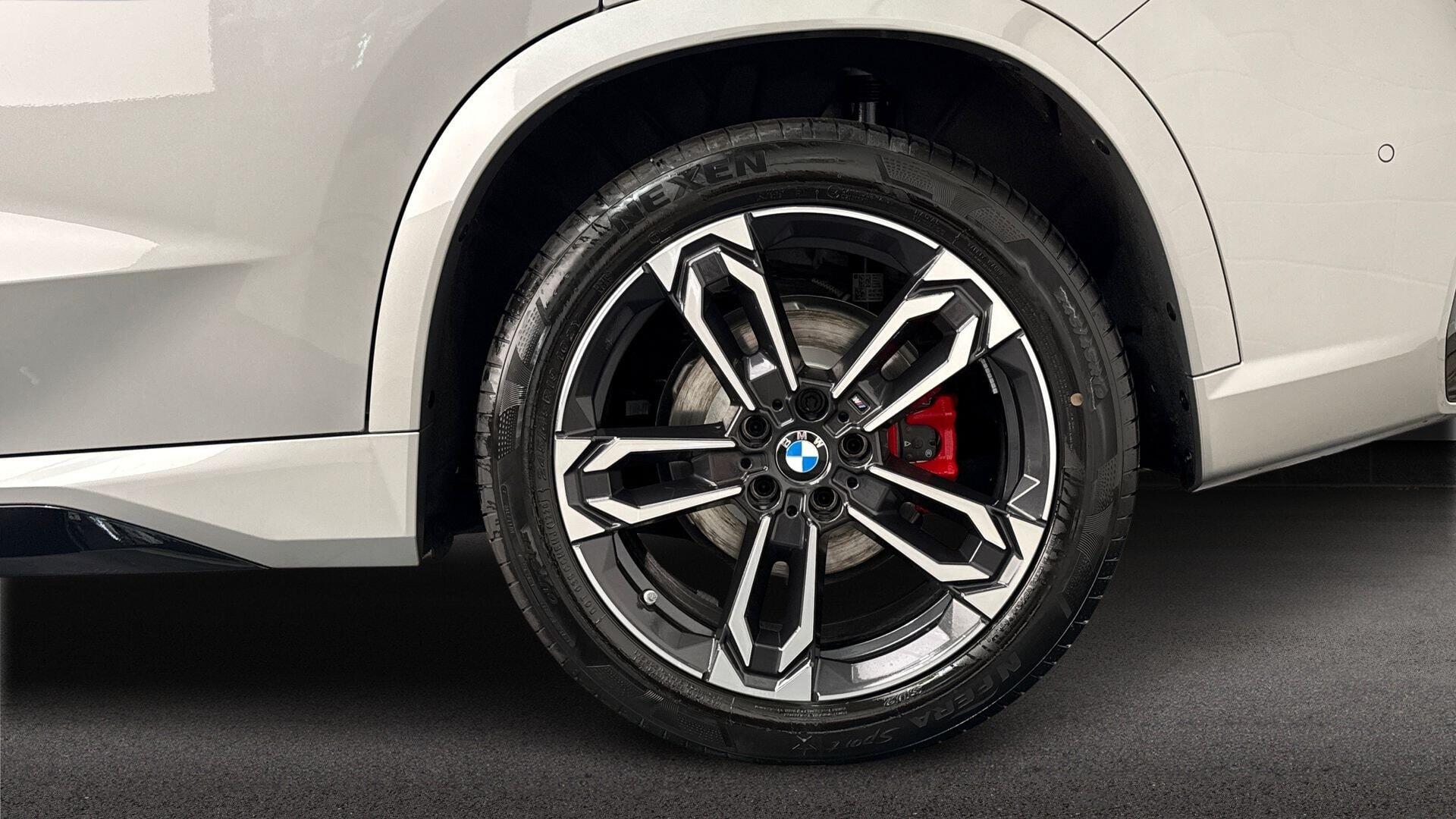 BMW Ix1 view 14