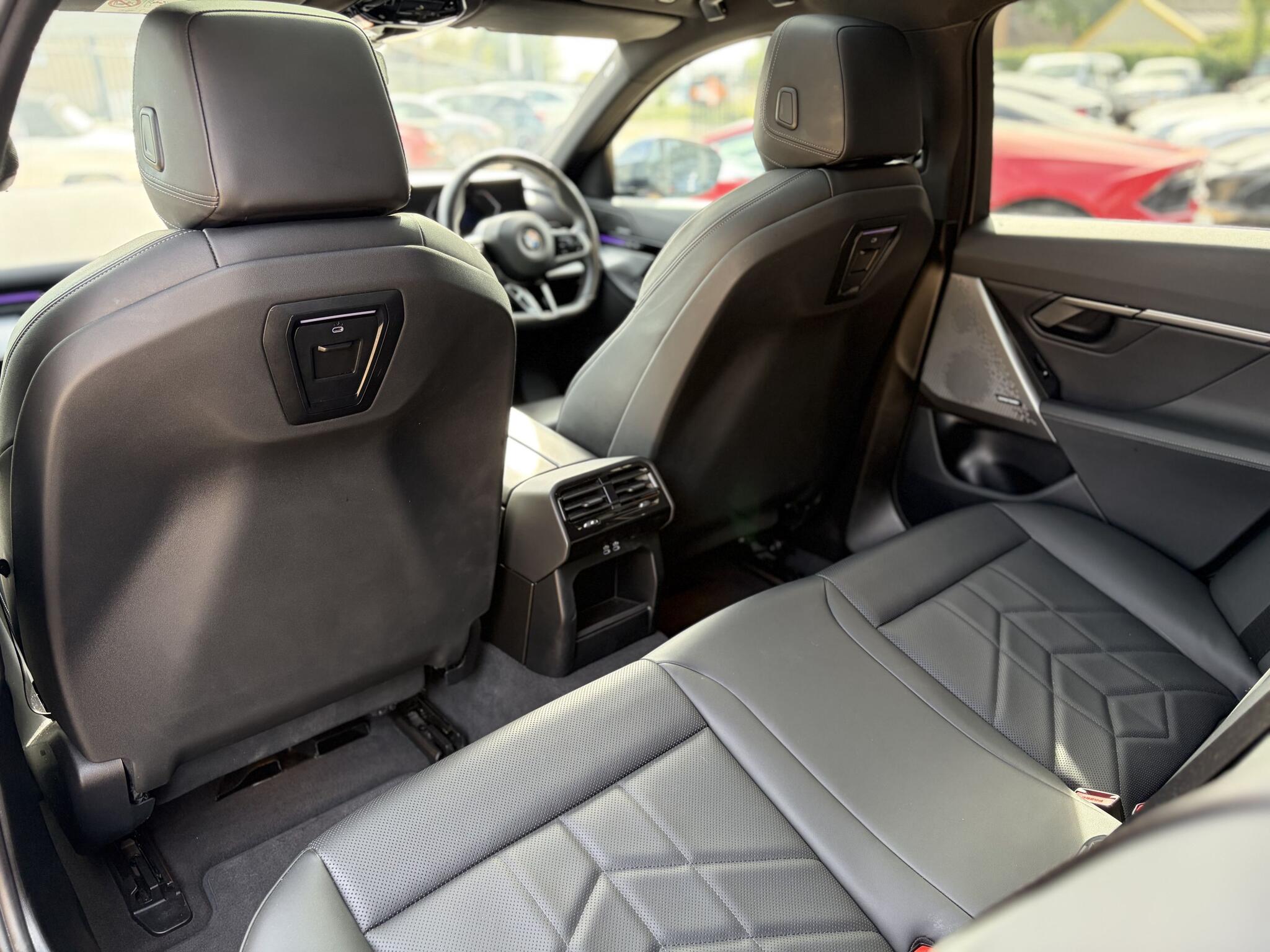 BMW 5 Series view 35