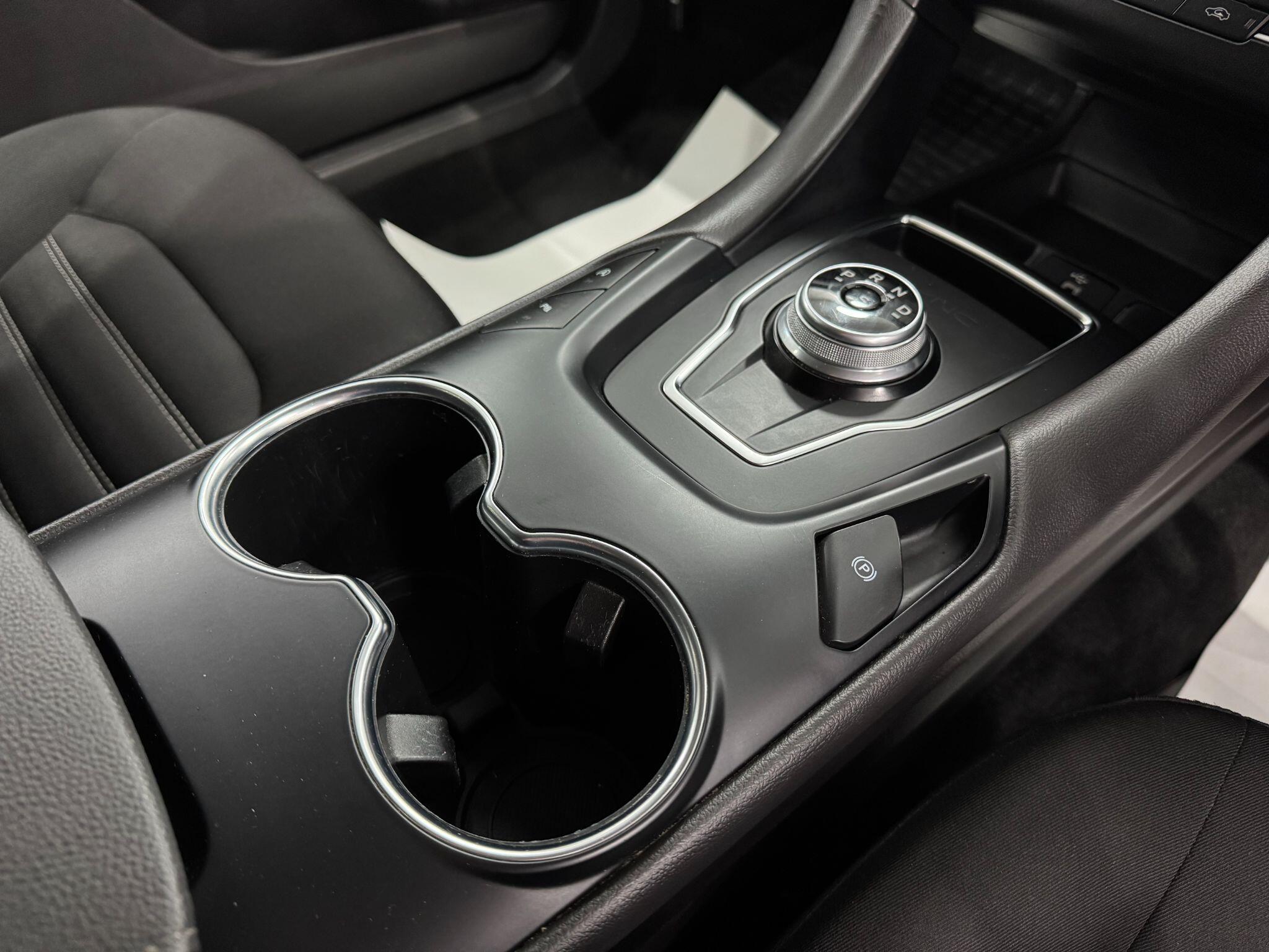 Ford Mondeo view 25