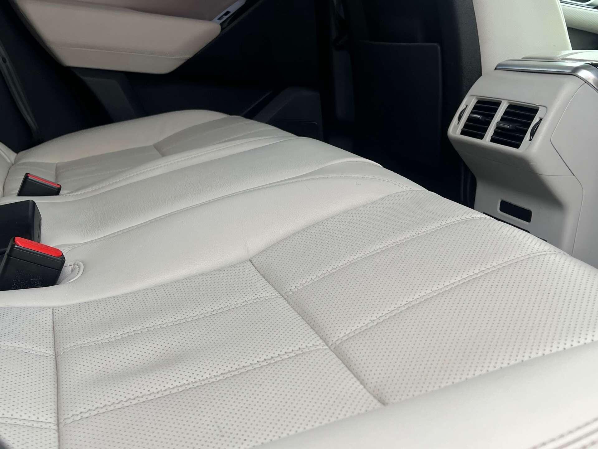 Land Rover Range Rover Velar view 34