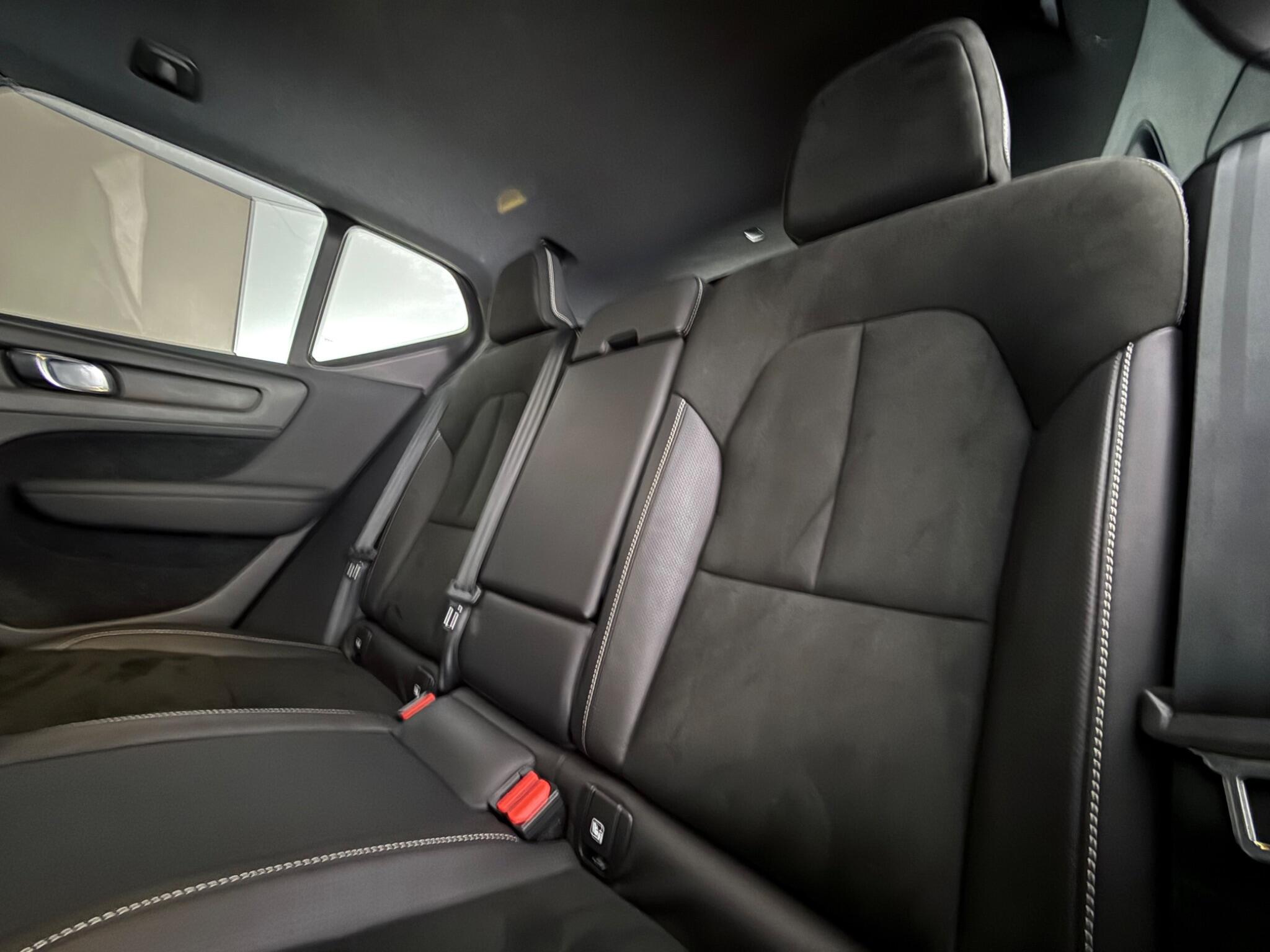 Volvo XC40 view 31