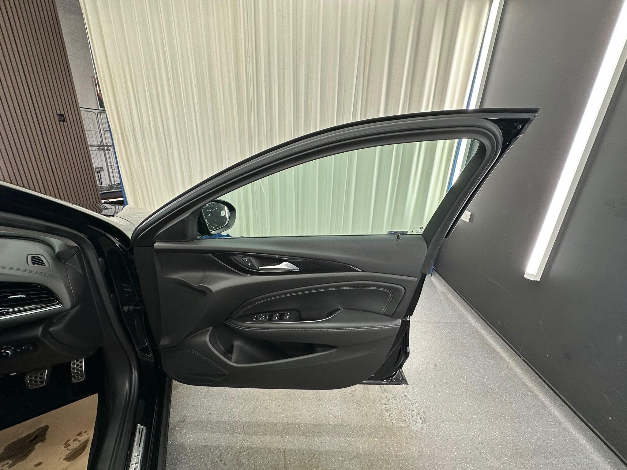 Vauxhall Insignia view 16