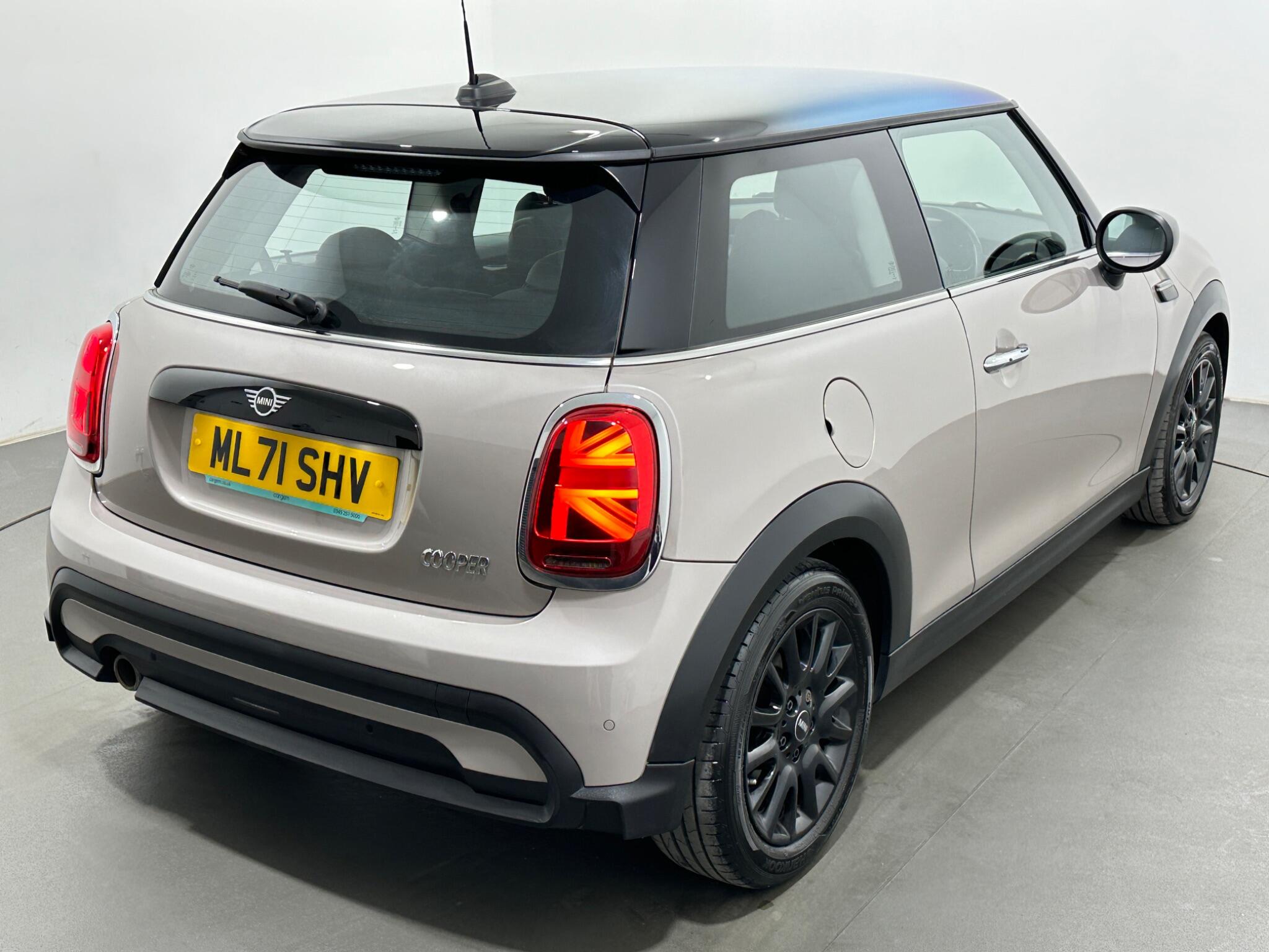 Mini Hatch view 48