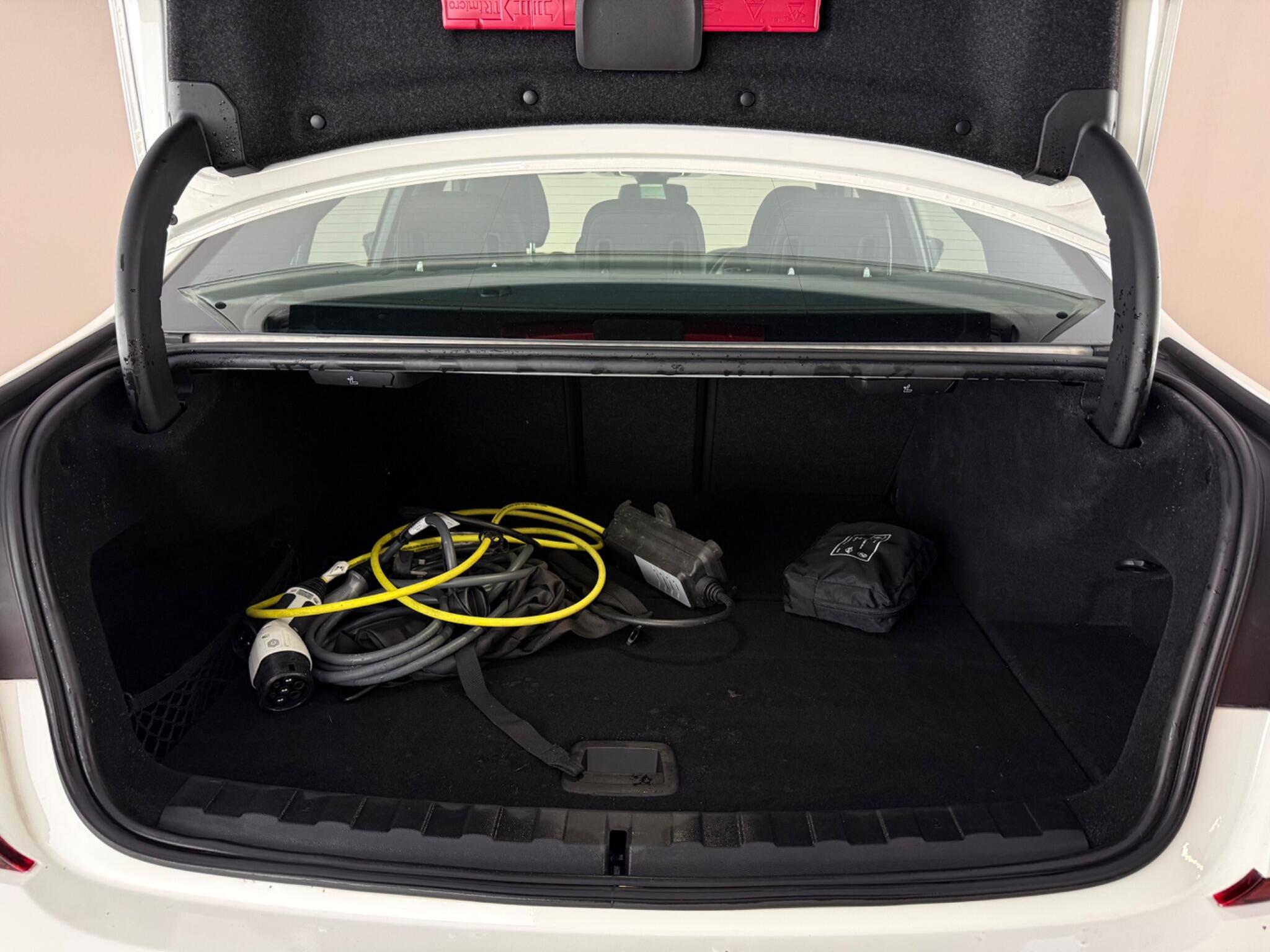 BMW 3 Series view 10