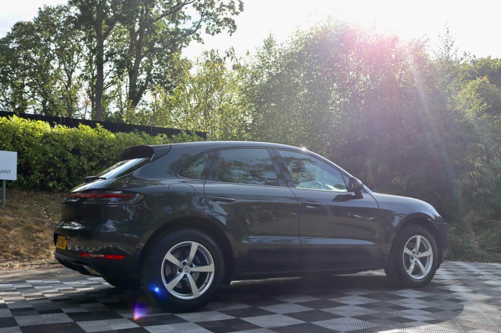 Porsche Macan view 11
