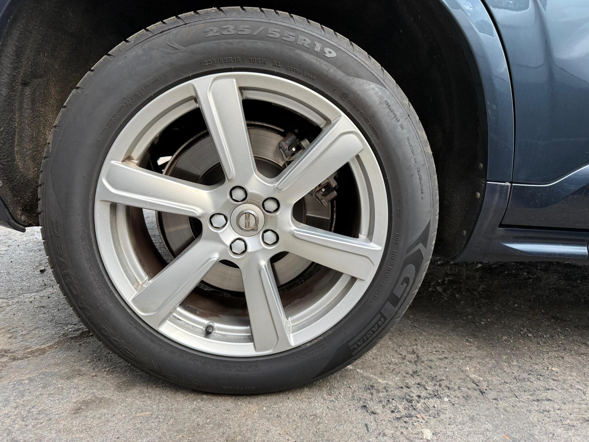 Volvo XC90 view 27