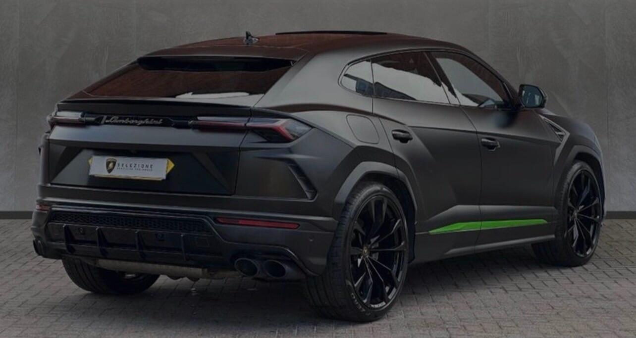Lamborghini Urus view 2