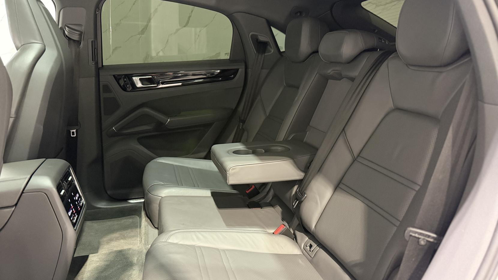 Porsche Cayenne view 11