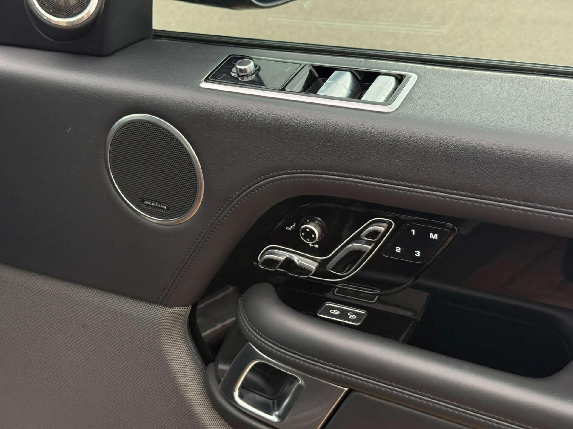 Land Rover Range Rover view 22
