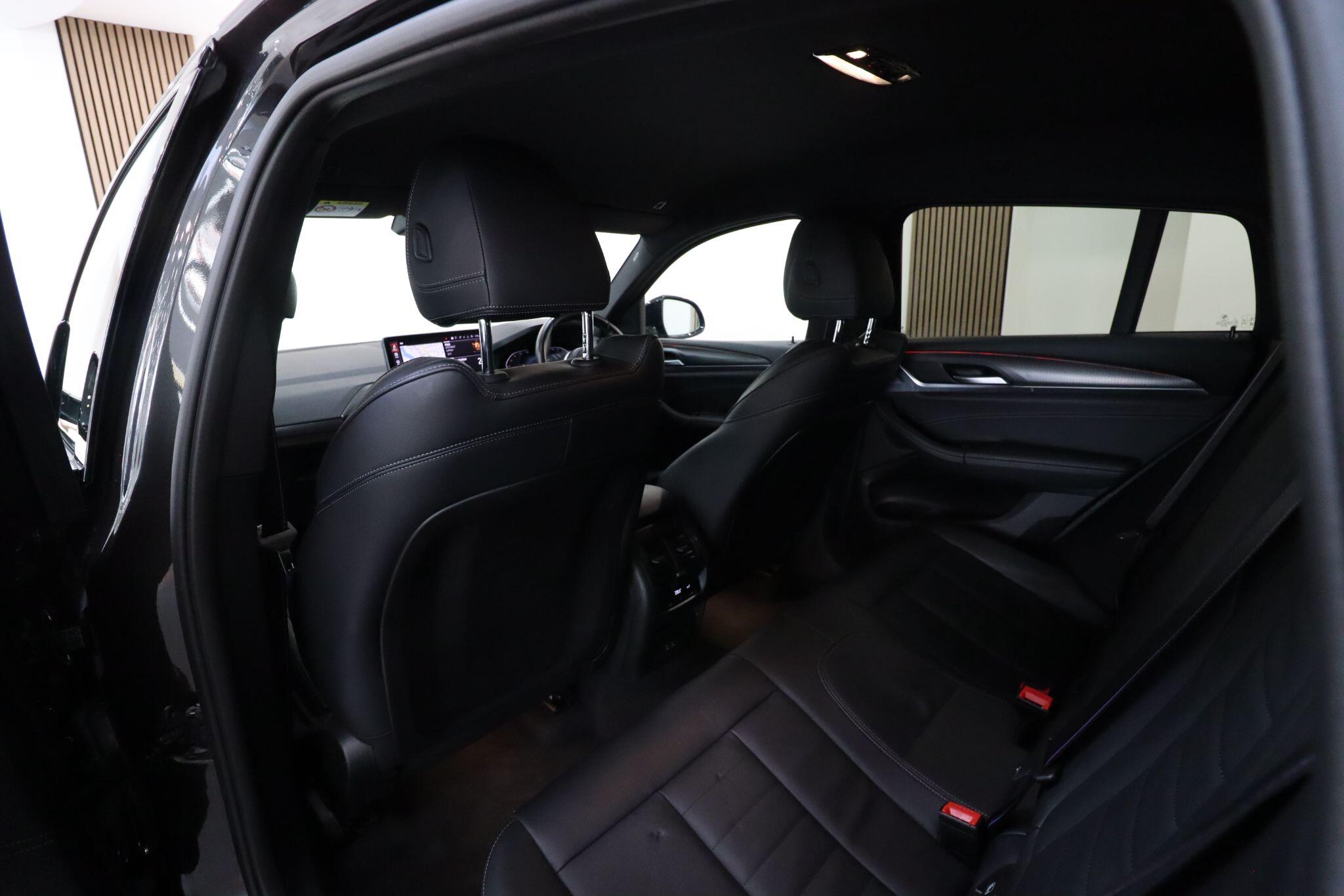 BMW X4 view 12