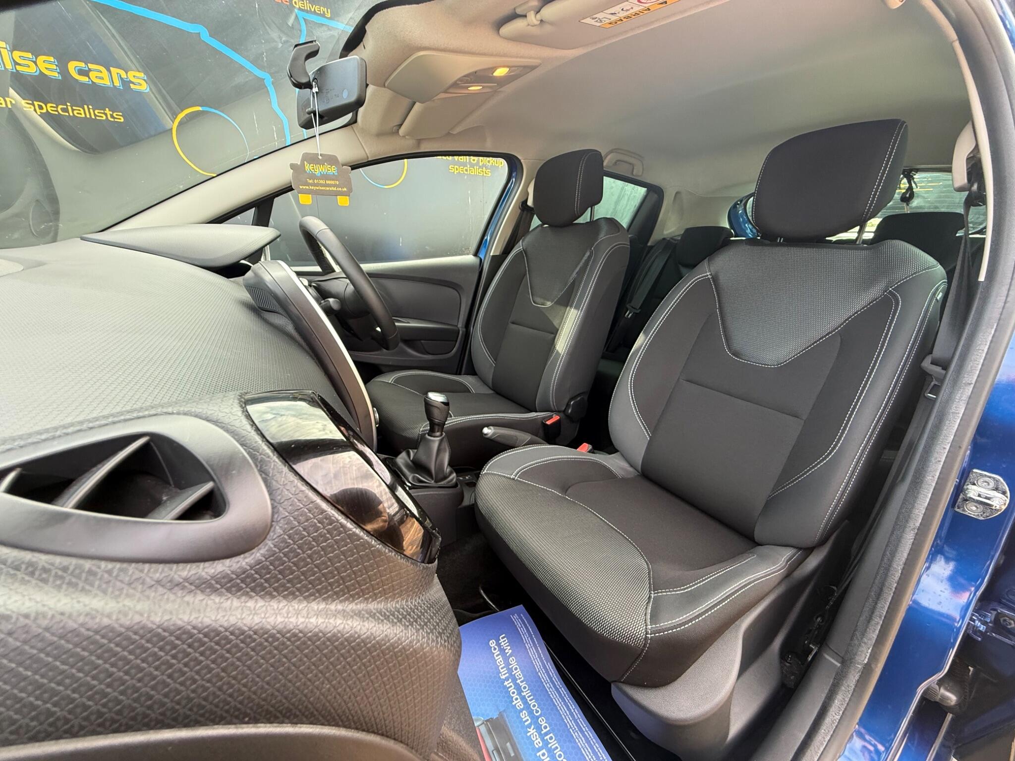 Renault Clio view 25