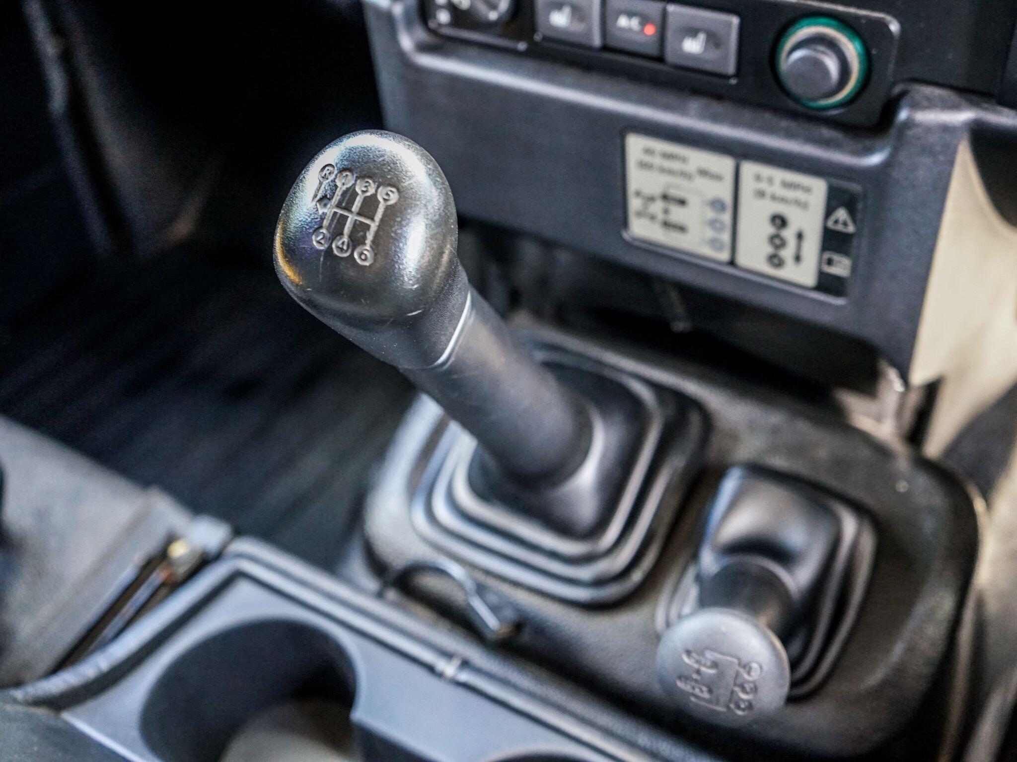 Land Rover Defender 110 view 42