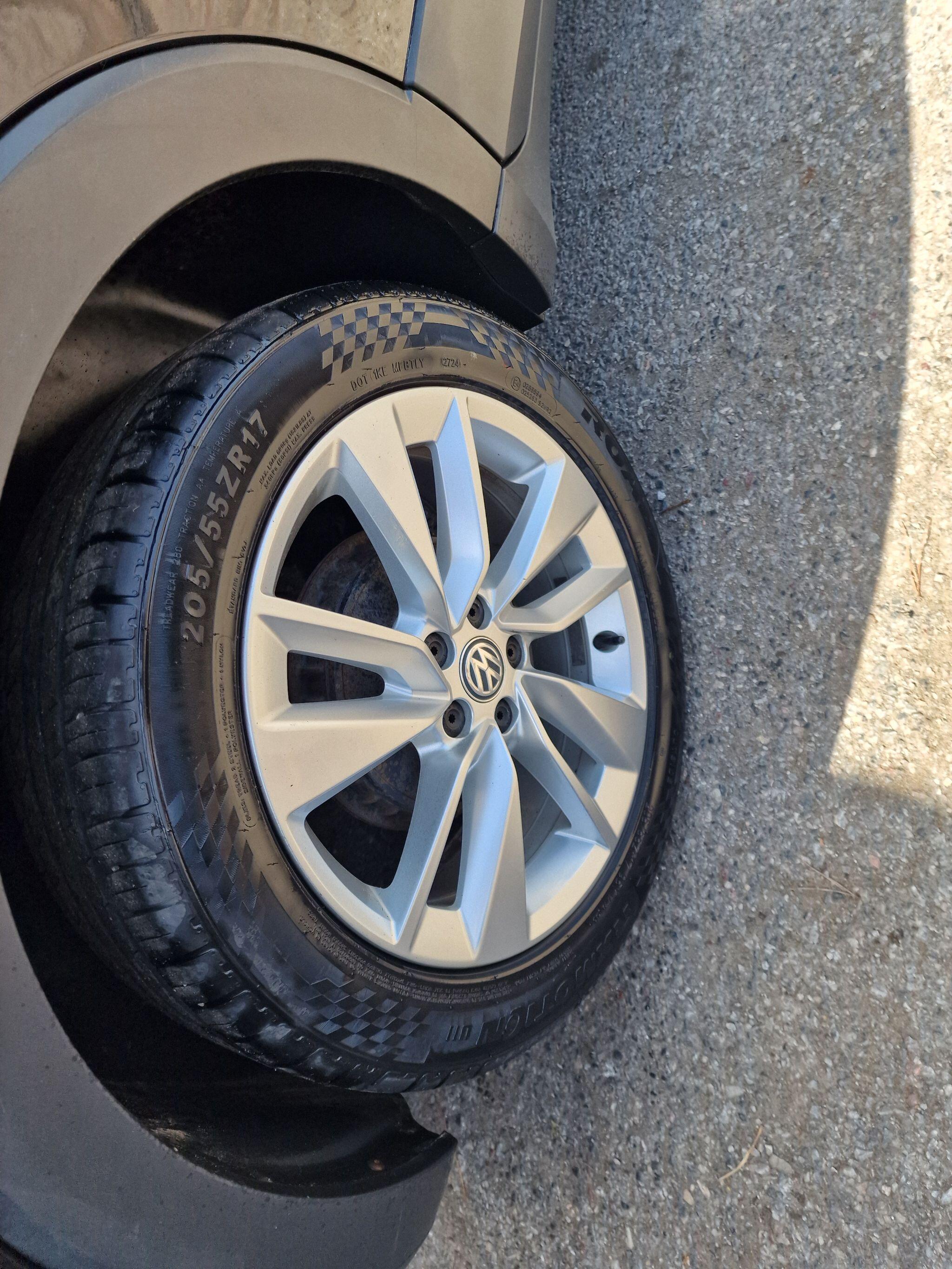 Volkswagen T-Cross view 42