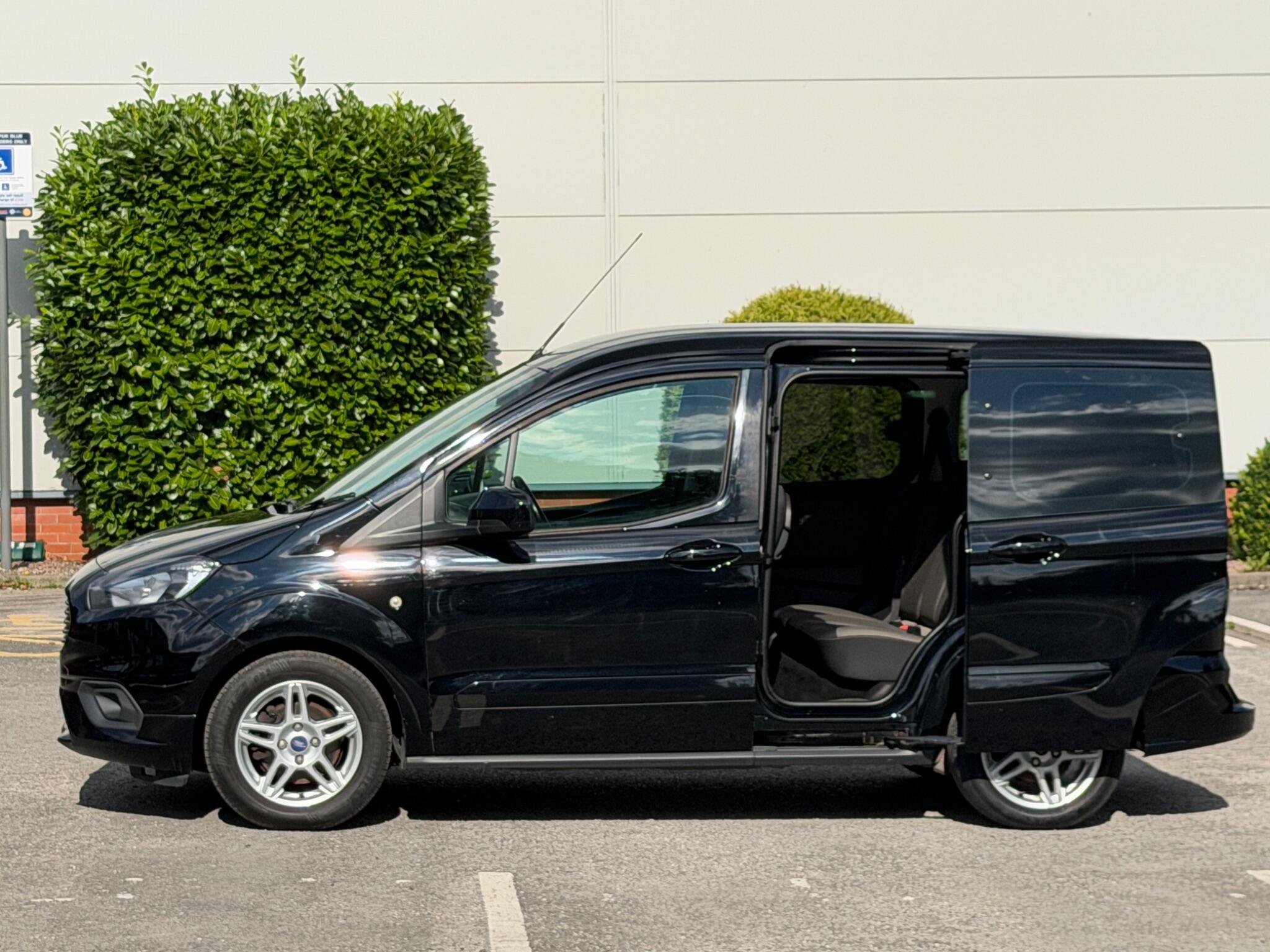 Ford Tourneo Courier view 30