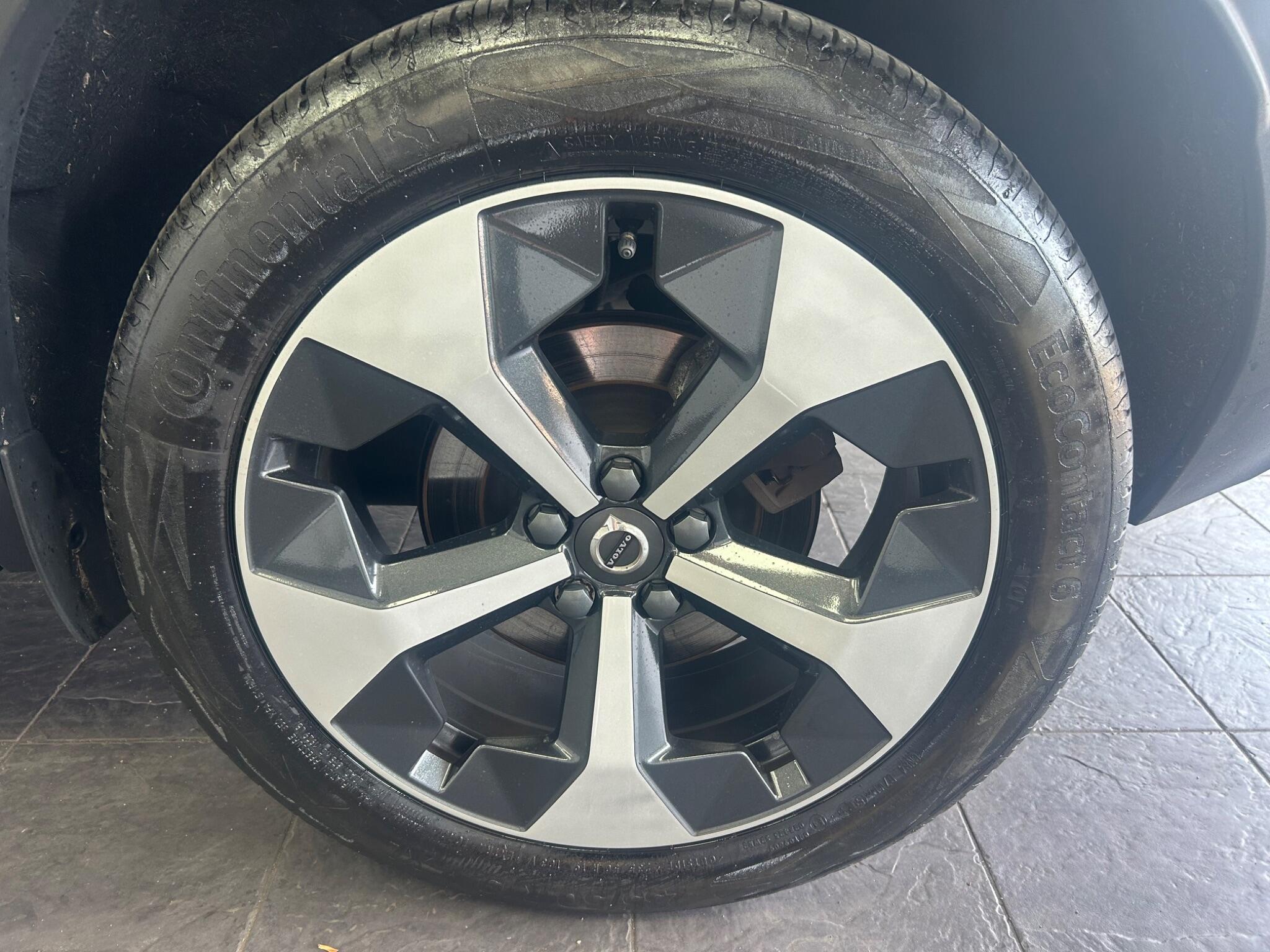 Volvo XC40 view 11