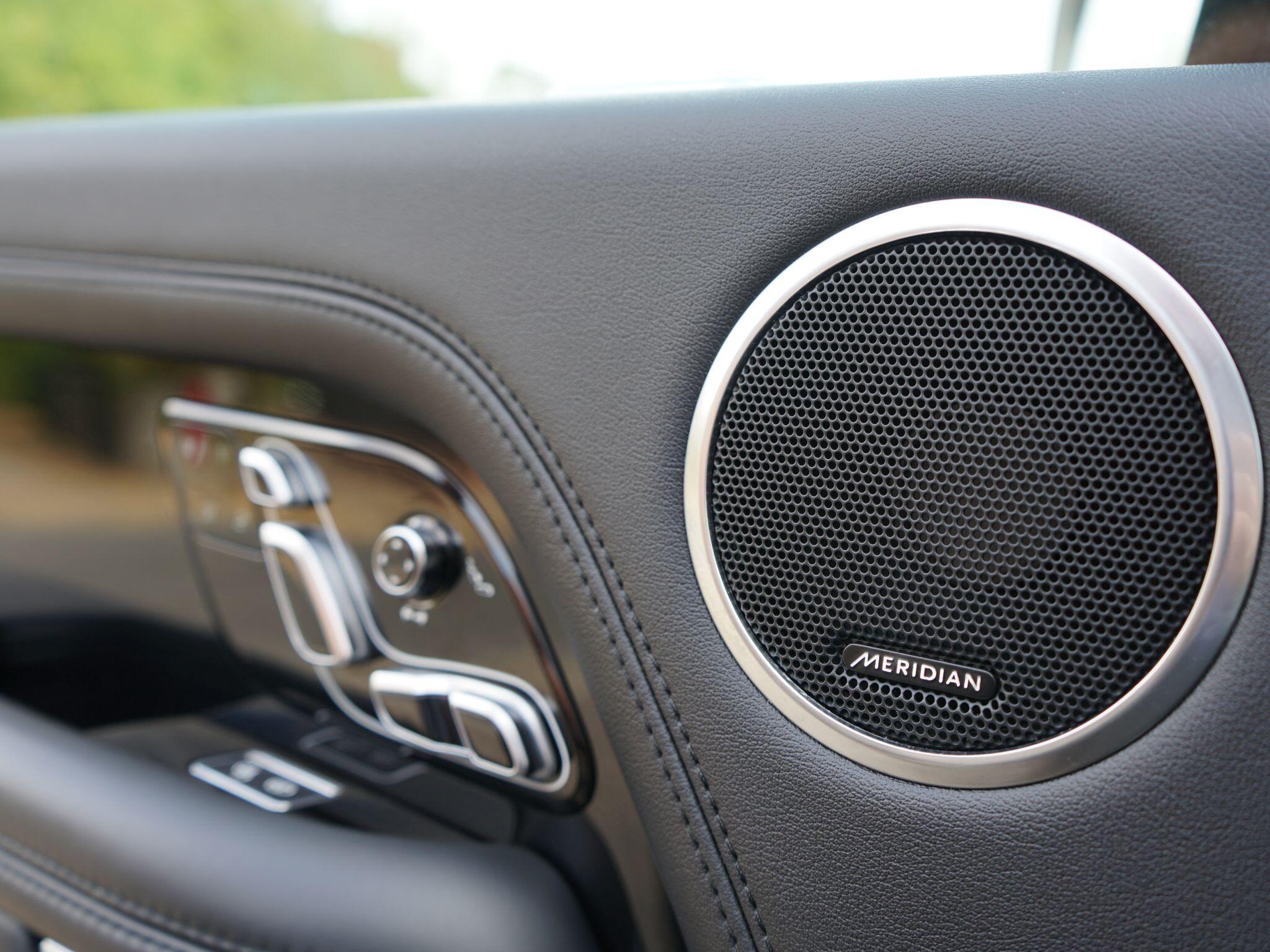 Land Rover Range Rover view 21