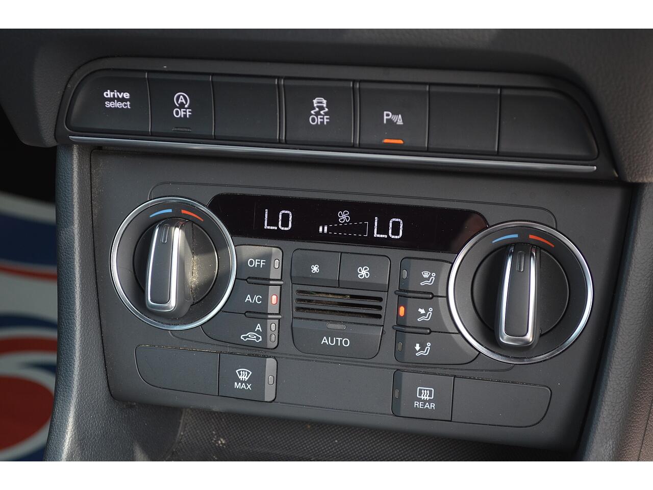 Audi Q3 view 19