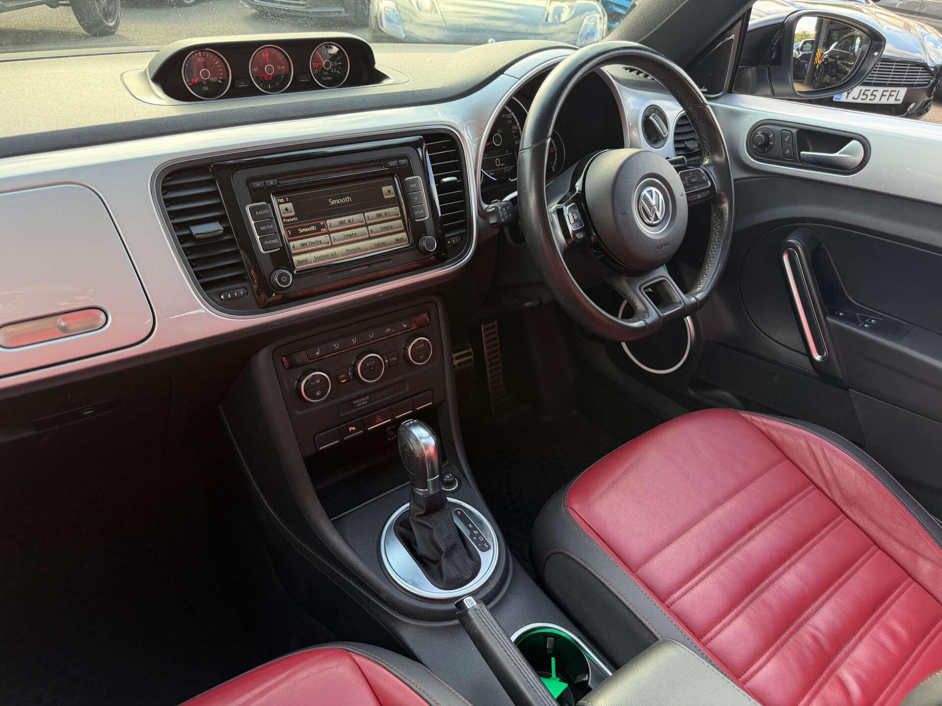 Volkswagen Beetle view 11