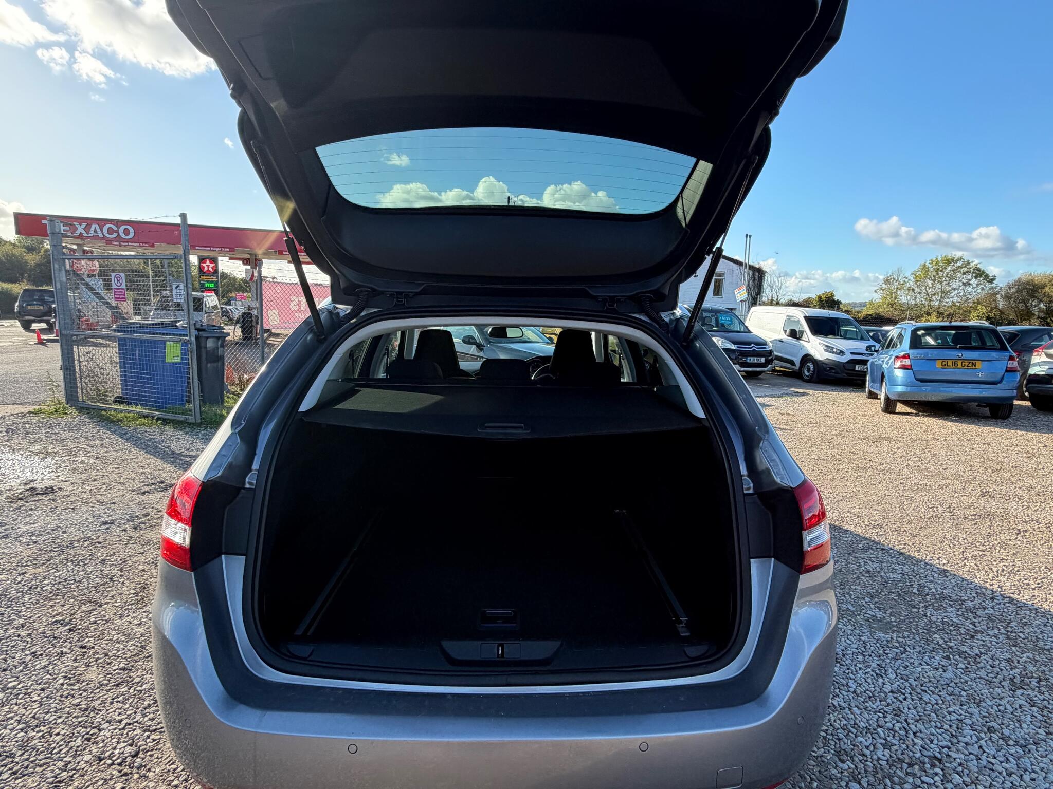 Peugeot 308 view 11