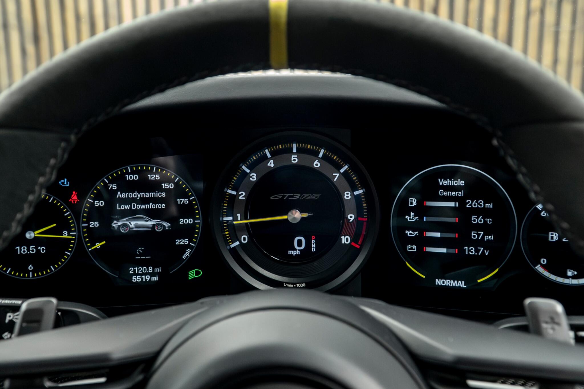 Porsche 911 view 34
